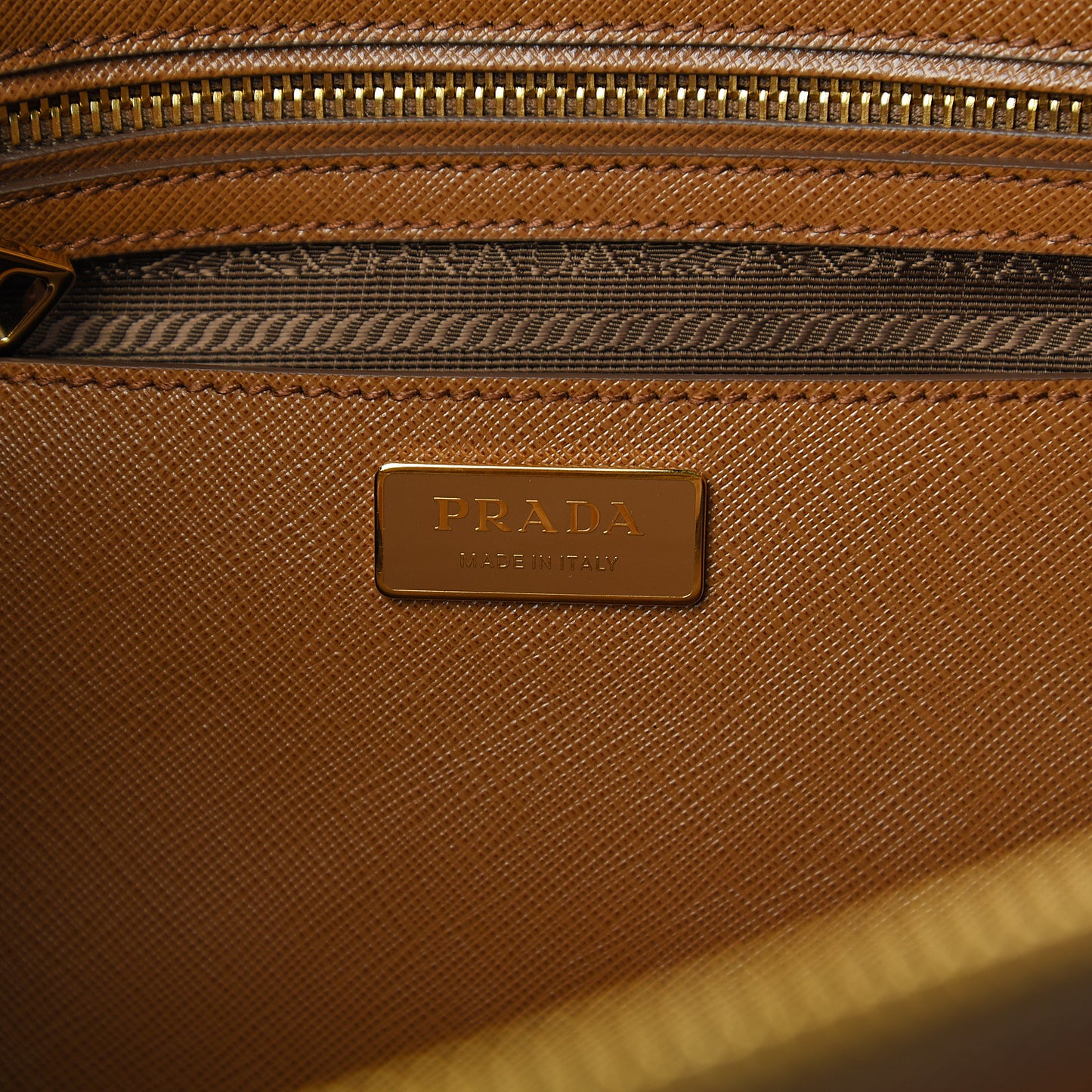 Saffiano Large Galleria Double Zip Tote Cannella