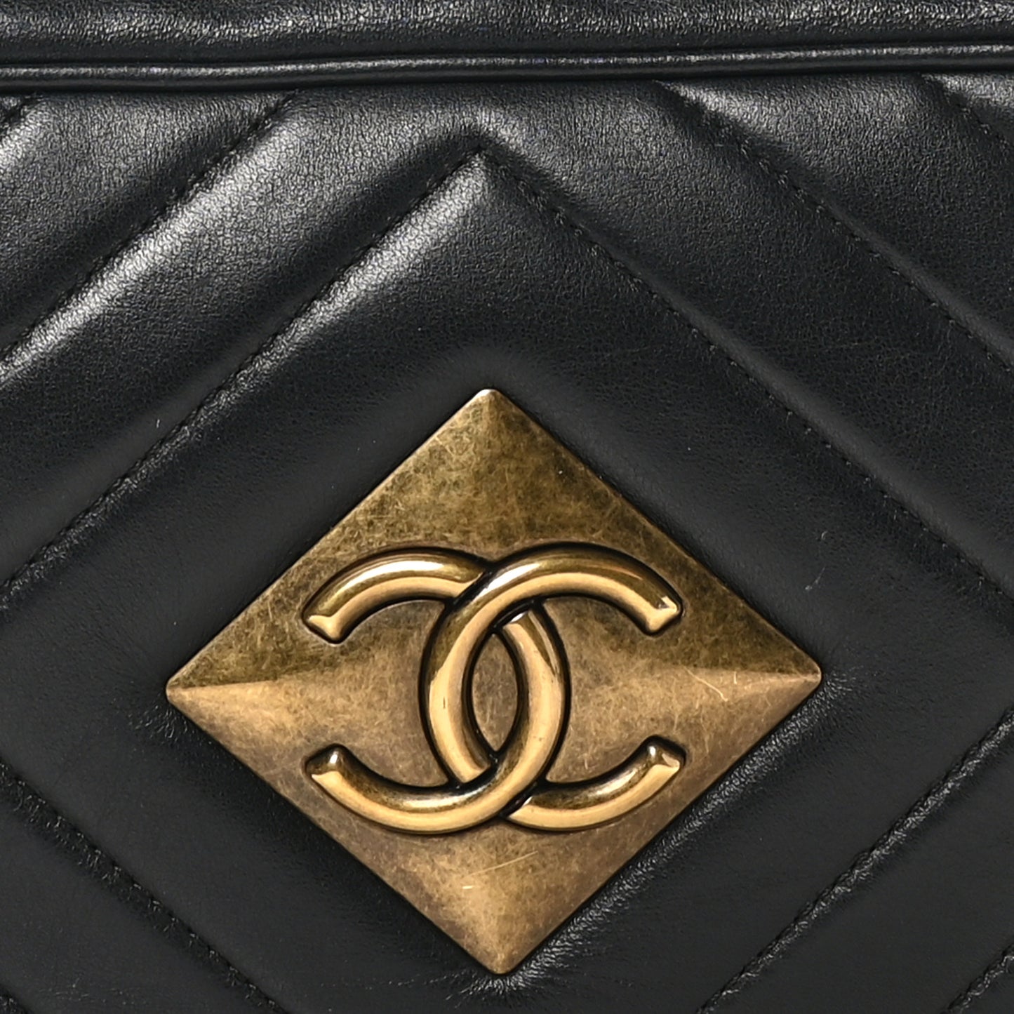 Lambskin Chevron Quilted Pyramid CC Camera Case Black