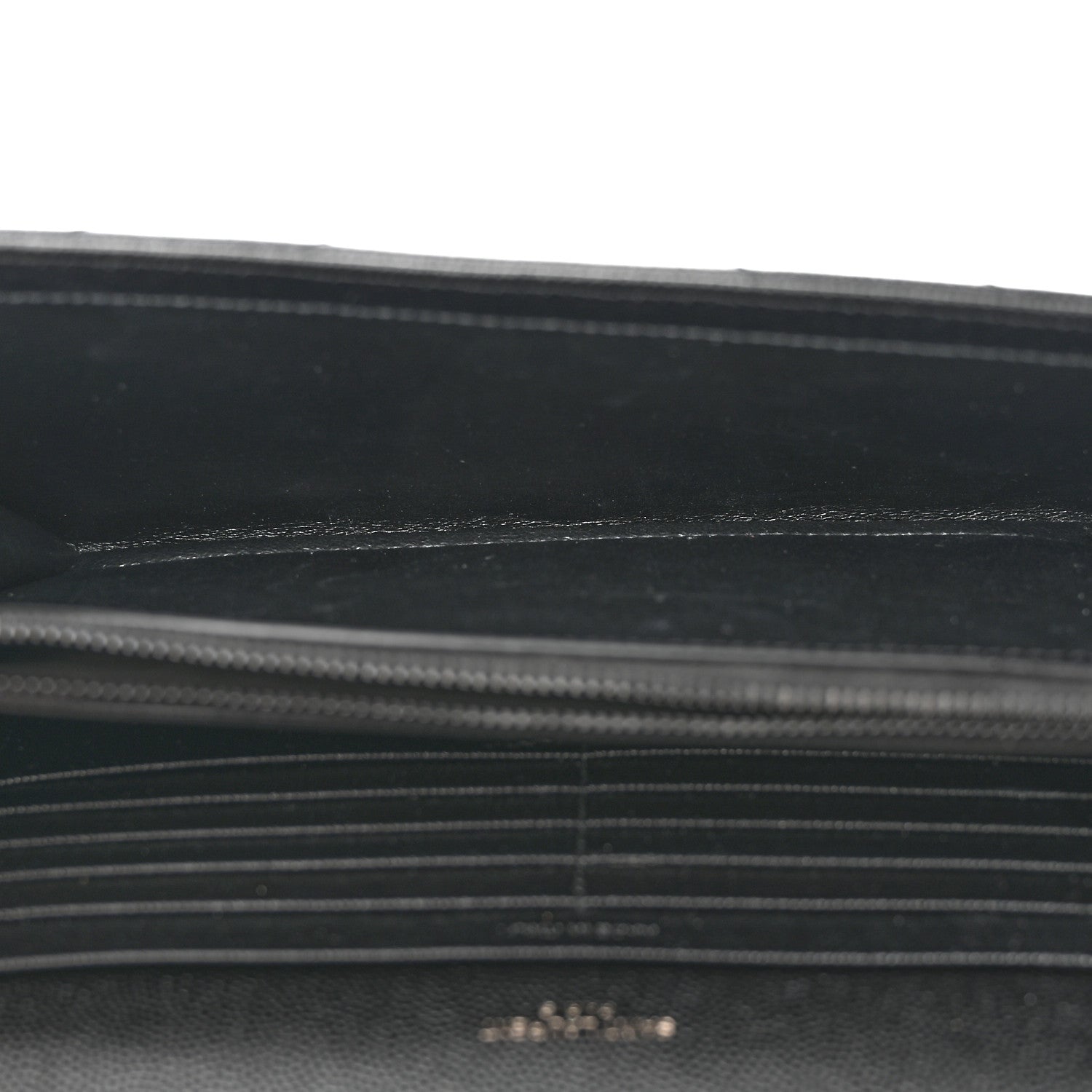 Saint Laurent Grain De Poudre Matelasse Chevron Monogram Monochrome Chain Wallet Black 5 of 12
