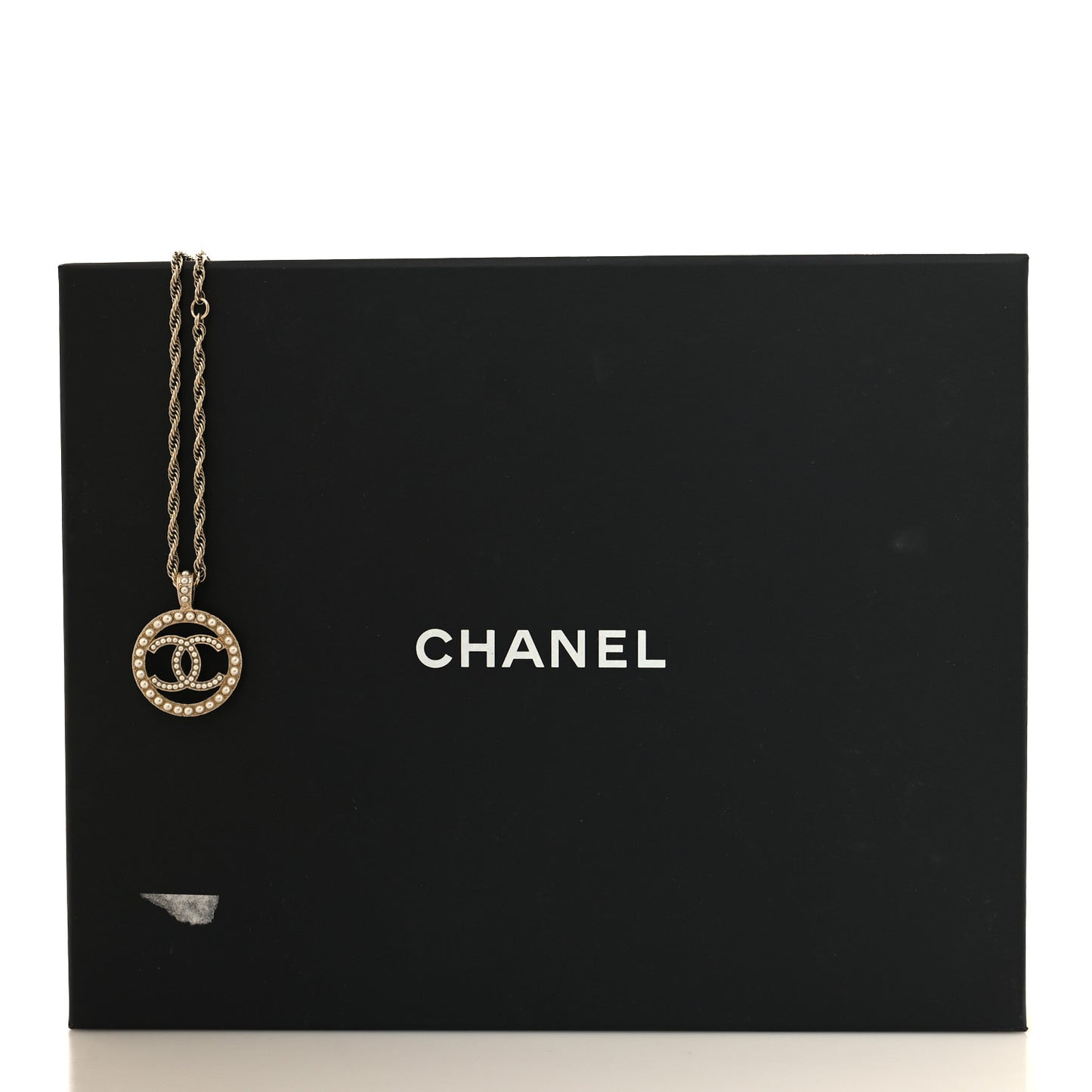 Pearl CC Round Pendant Necklace Gold