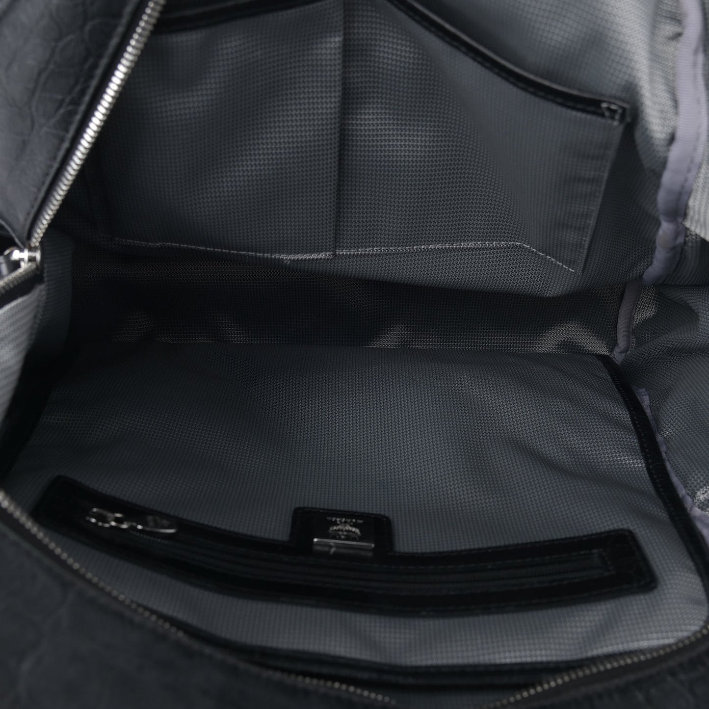 Calfskin Crocodile Embossed Medium Luxus Backpack Black