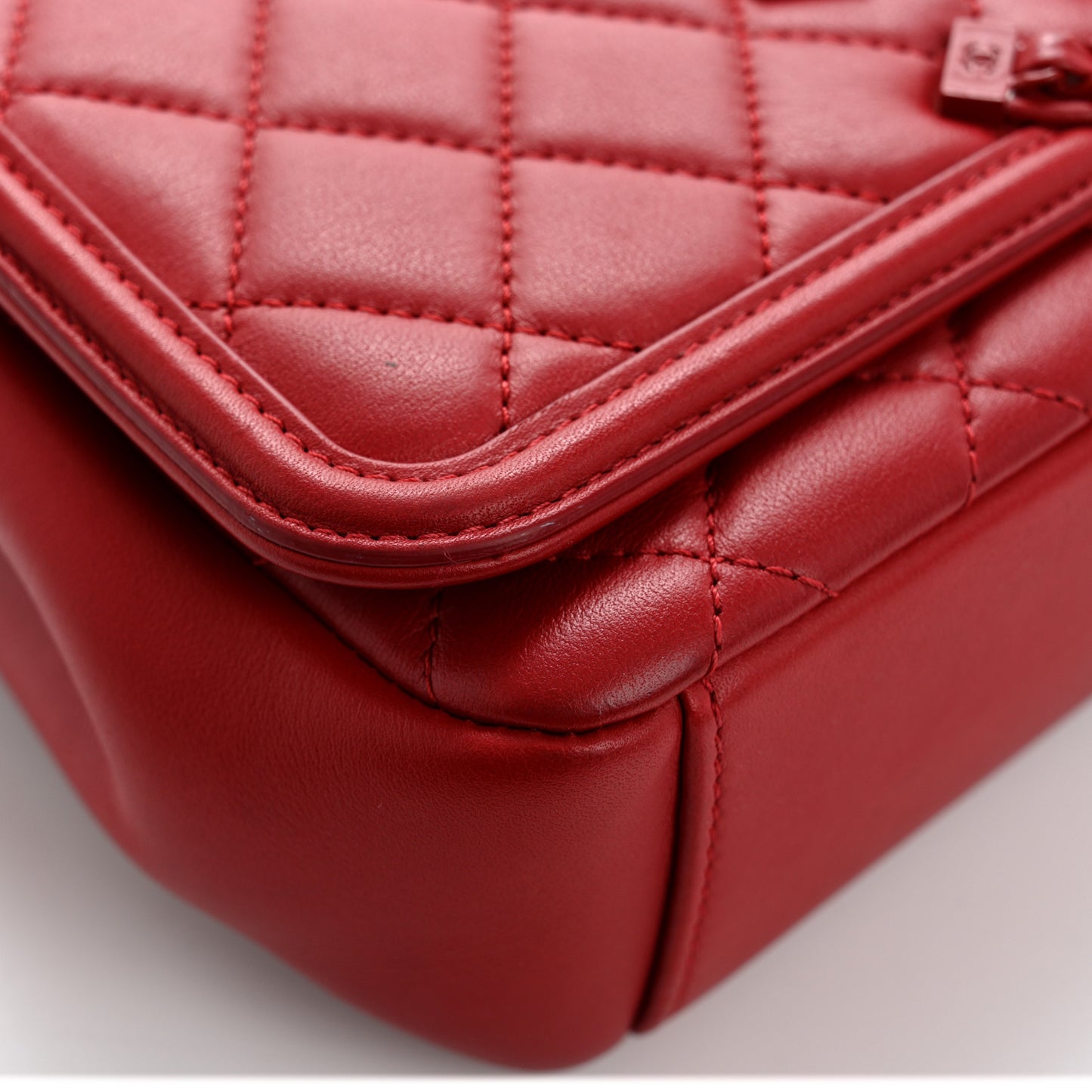 Calfskin Quilted Medium CC Filigree Flap Red