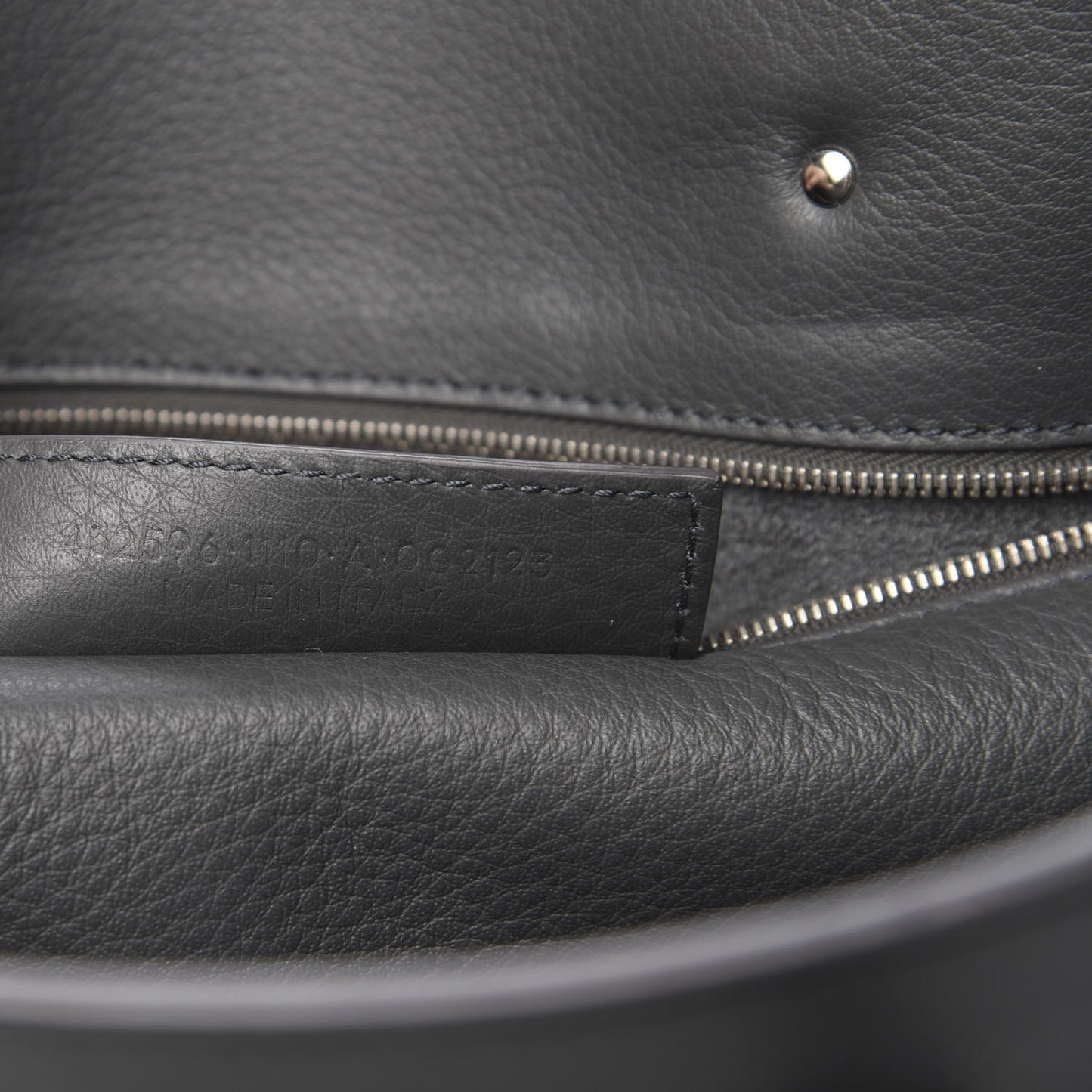 Veau Papier B4 Zip Around Tote Gris Fossile