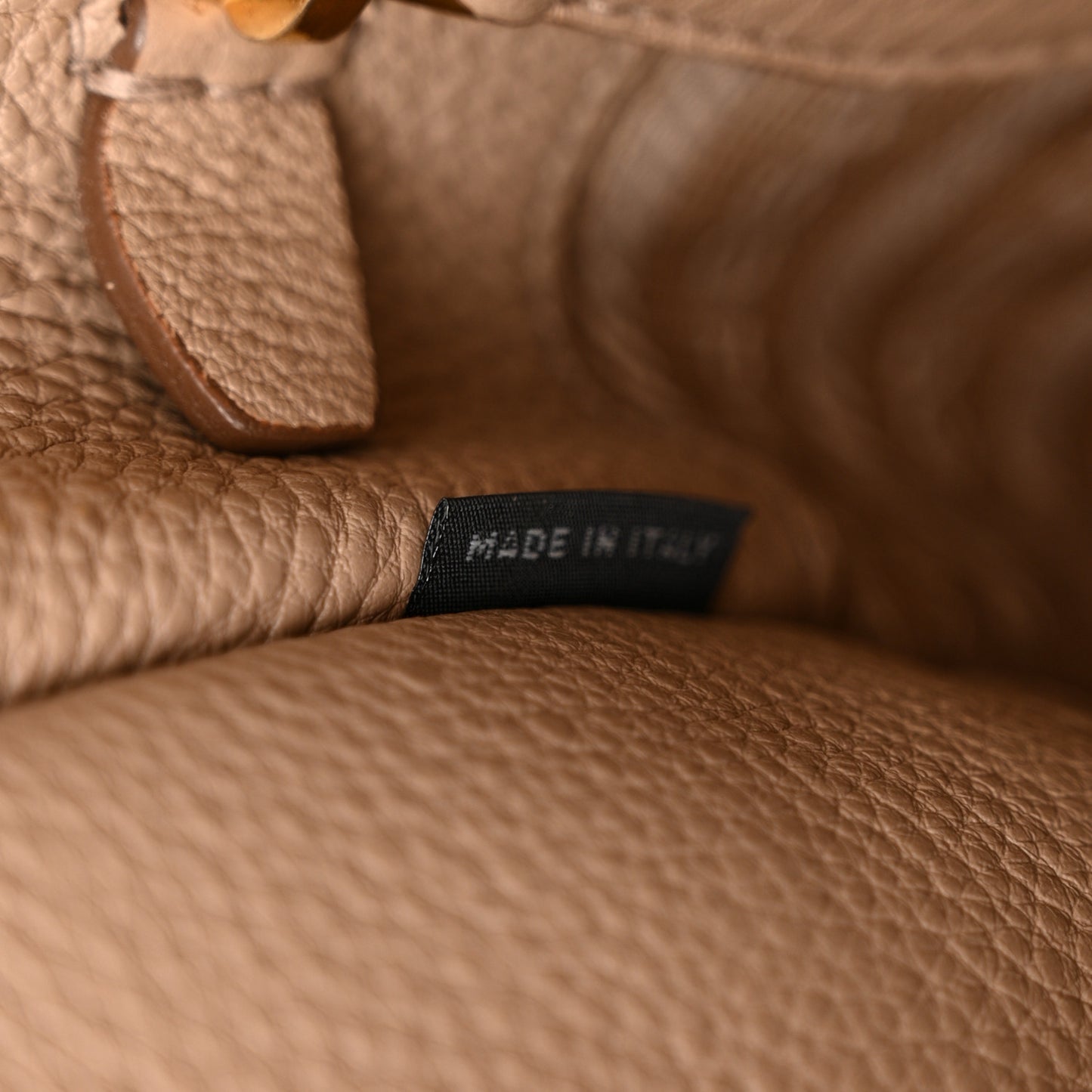 Vitello Daino Soft Hobo Messenger Bag Cammeo