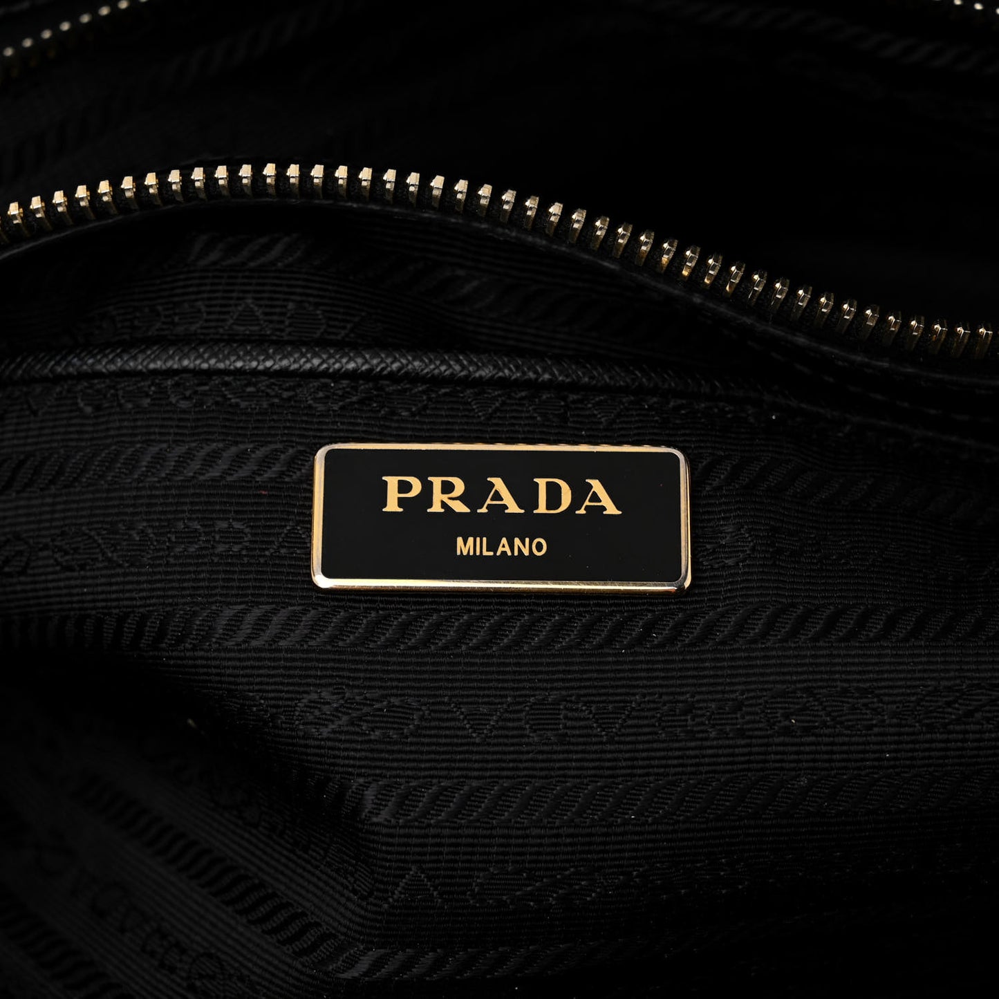 Saffiano Medium Galleria Double Zip Tote Black