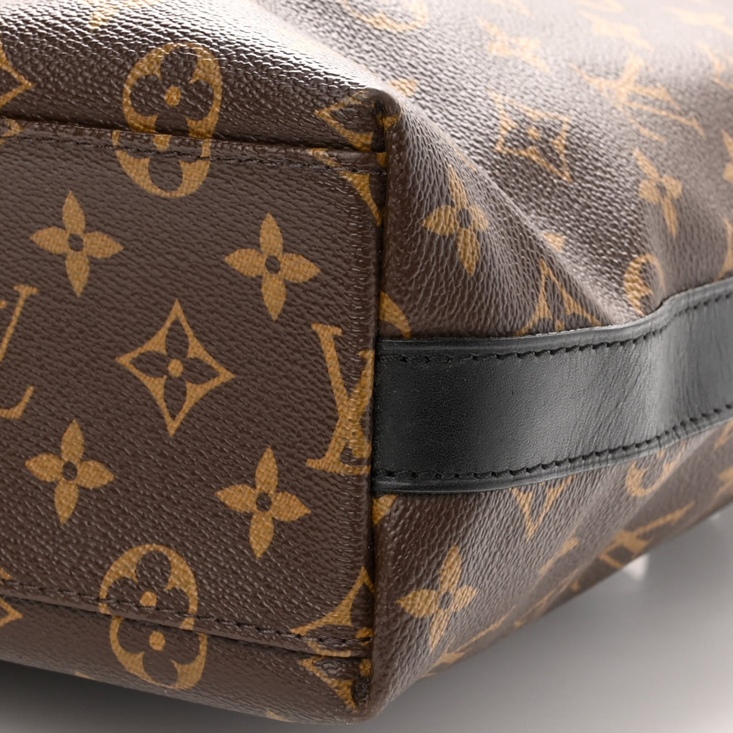 Monogram Macassar Kitan