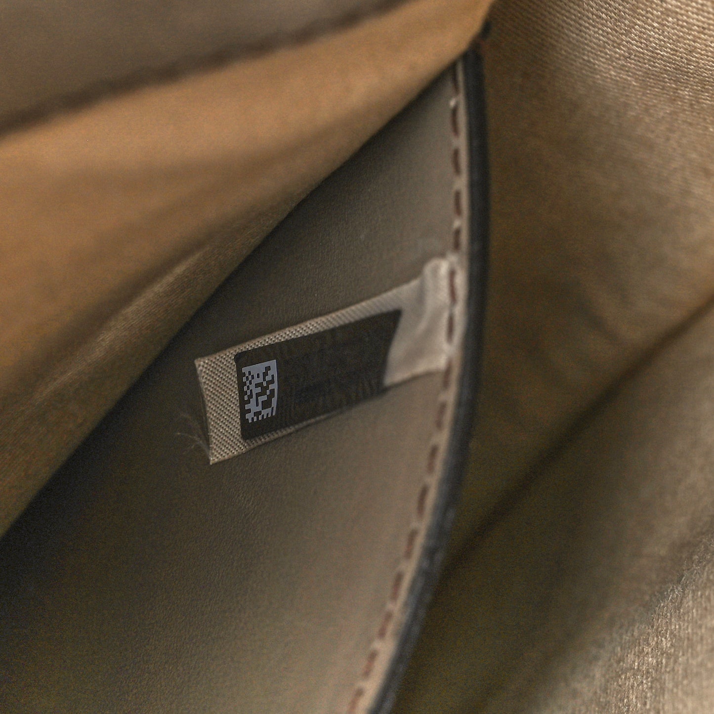 Calfskin Medium Tess Hobo Motty Grey