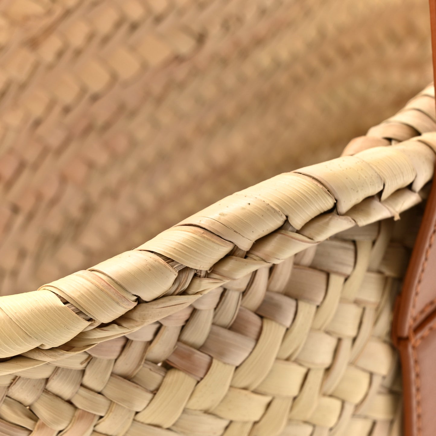 Palm Leaf Smooth Calfskin Medium Sense Basket Caramel