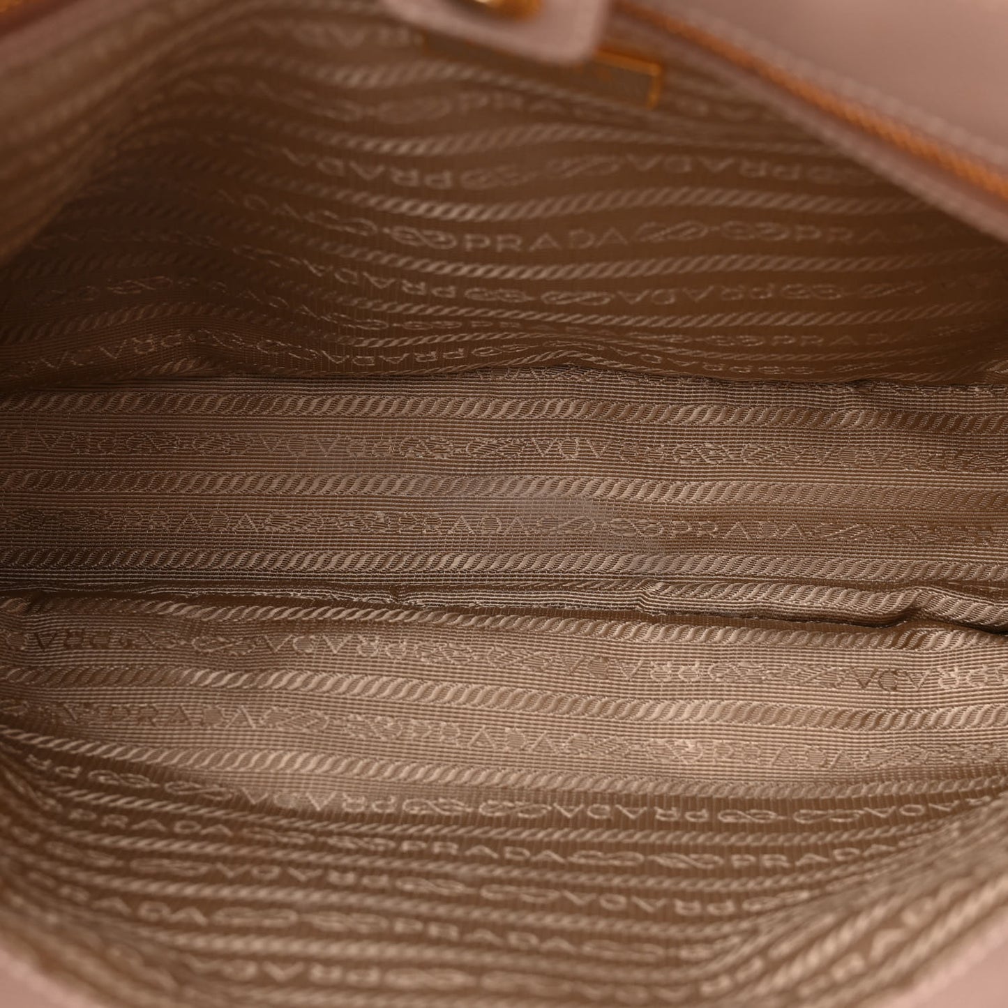 Saffiano Lux Medium Tote Cammeo