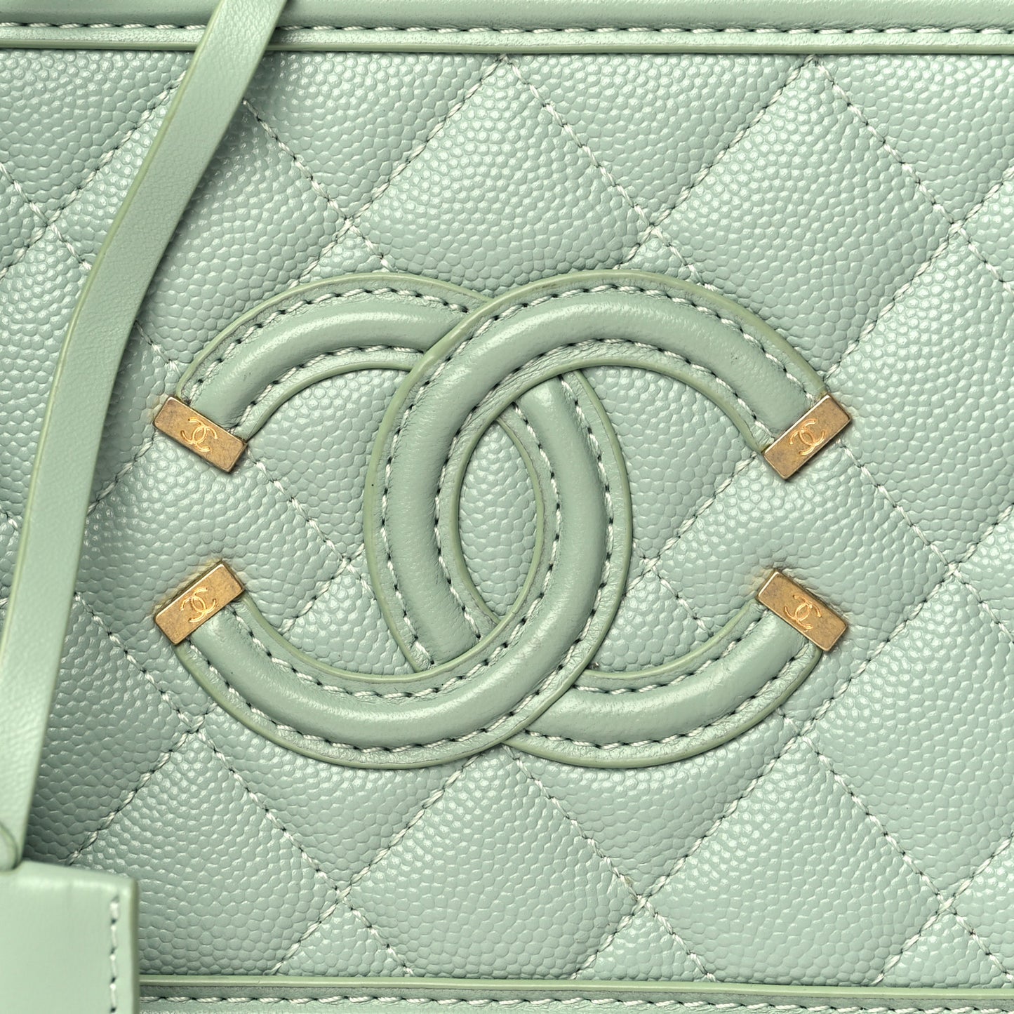 Caviar Quilted Small CC Filigree Vanity Case Mint
