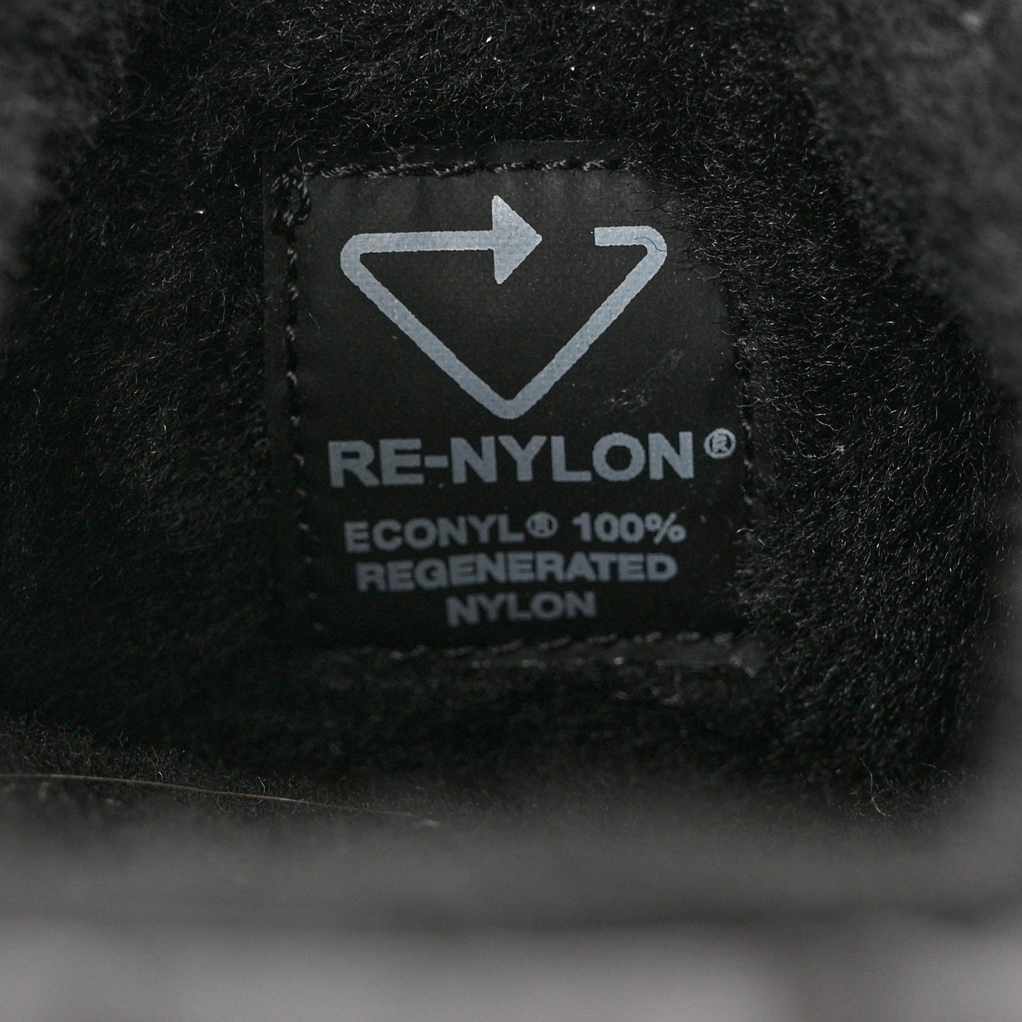 Re-Nylon Piuma Triangle Logo Padded Drawcord Rush 20mm Slippers 39.5 Black