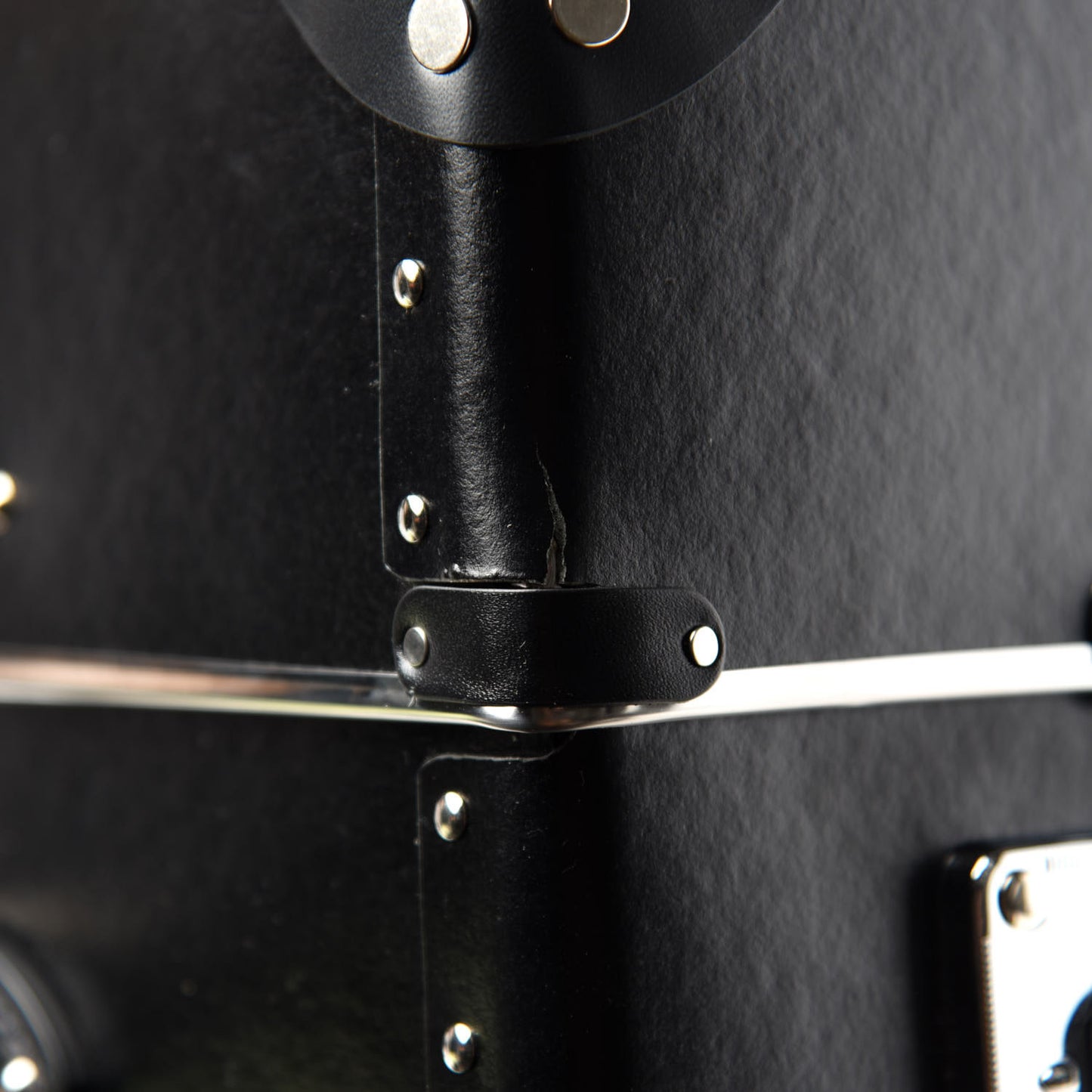 Calfskin Web Medium Globe-Trotter Suitcase Black