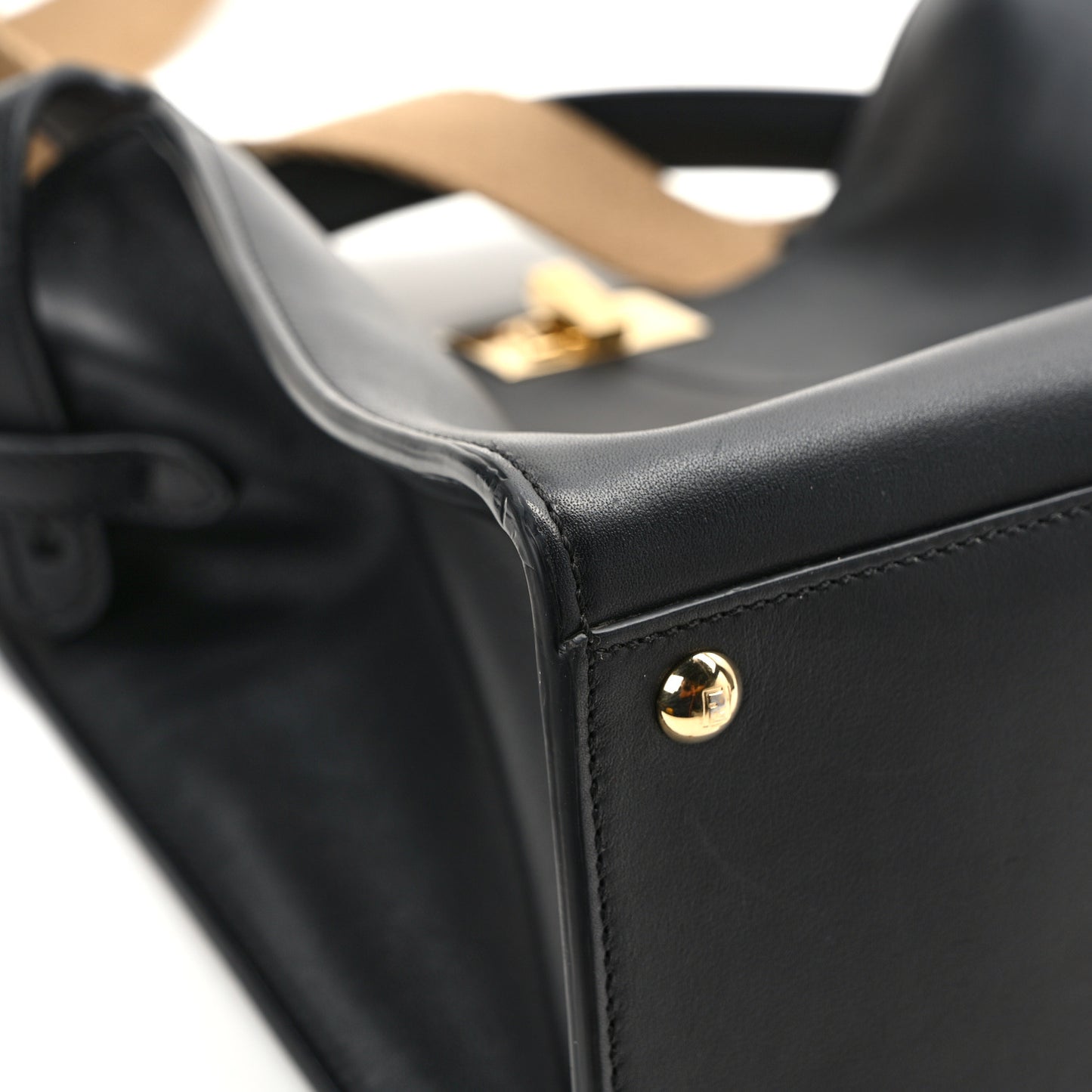 Vitello Seta Century Medium Peekaboo X-Lite Black Fragola
