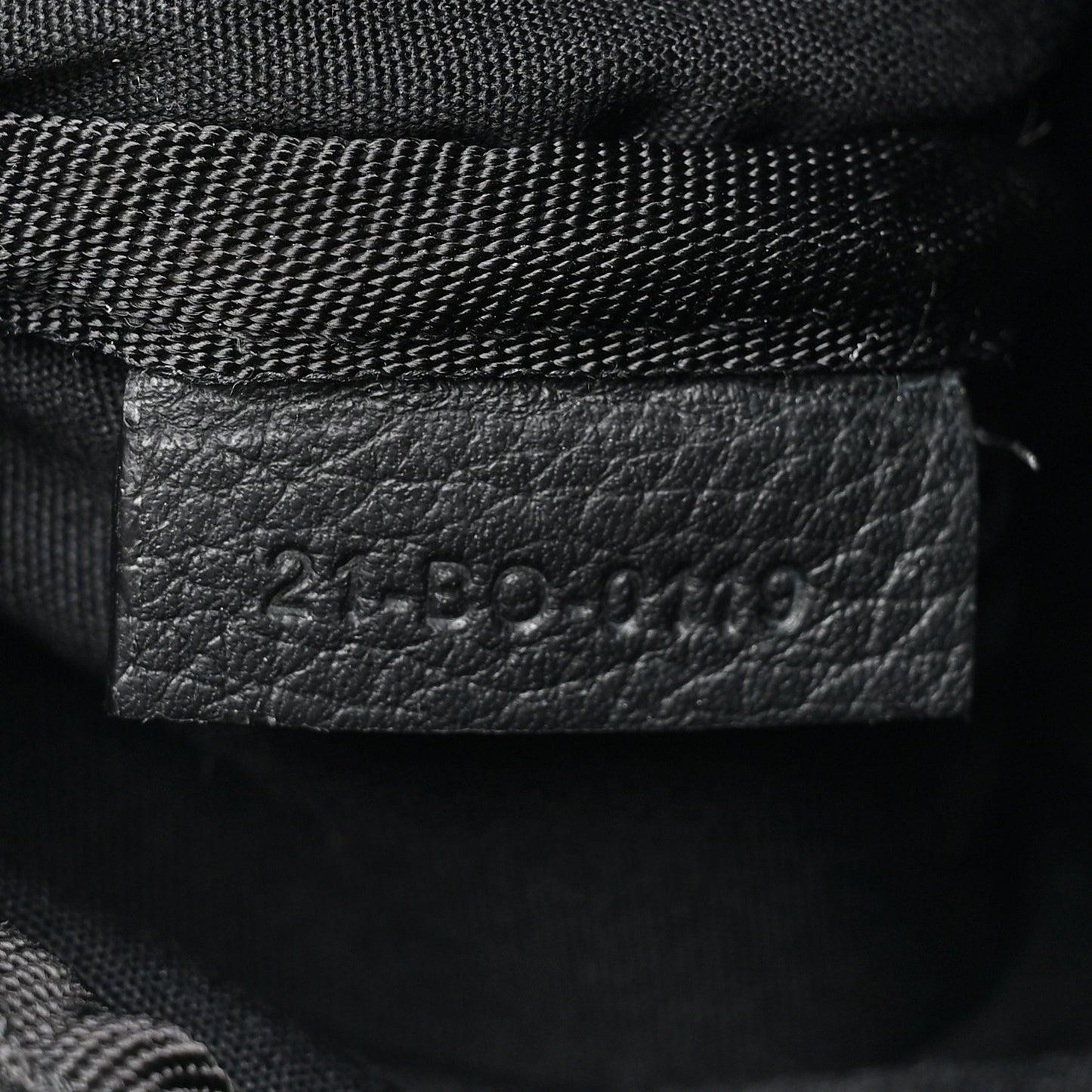 HOMME Grained Calfskin Mens Roller Pouch Black
