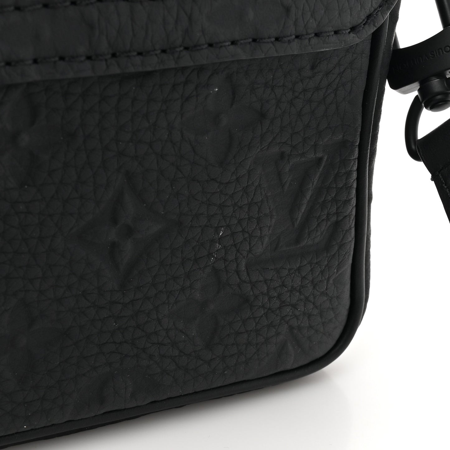 Taurillon Monogram Pico S Lock Ultra Black