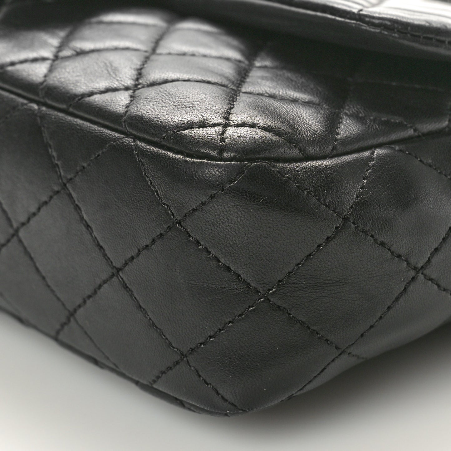 Lambskin Quilted Medium Westminster Pearl Flap Black