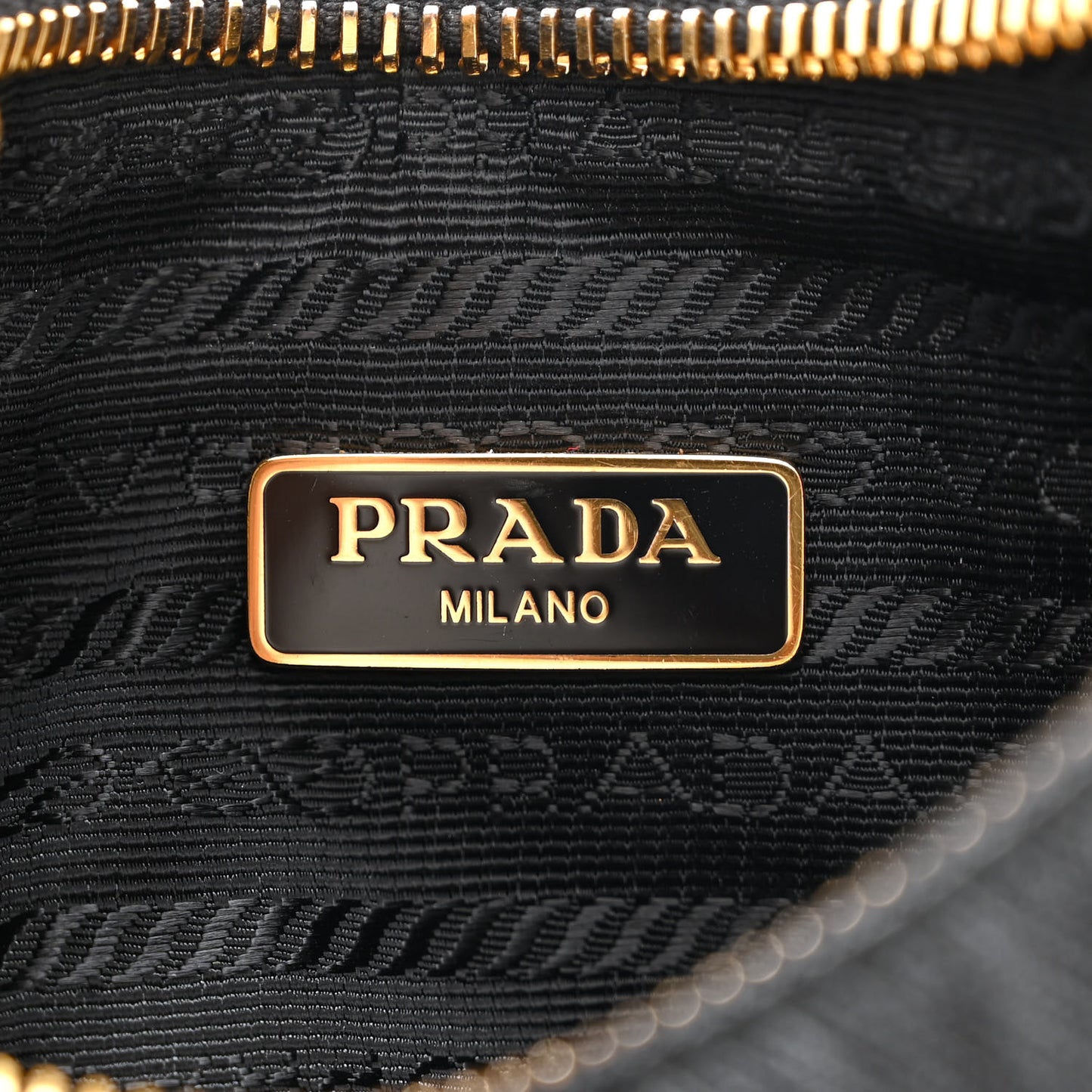 Saffiano Lux Re-Edition 2005 Shoulder Bag Black