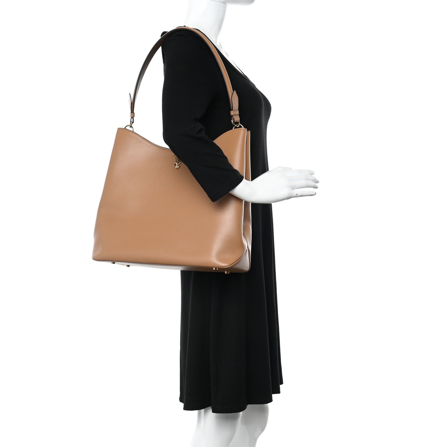 Calfskin Vitello Virtus Hobo Caramel