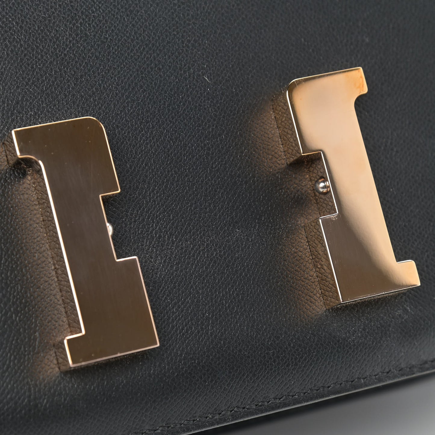 Madame Calfskin Constance 24 Black