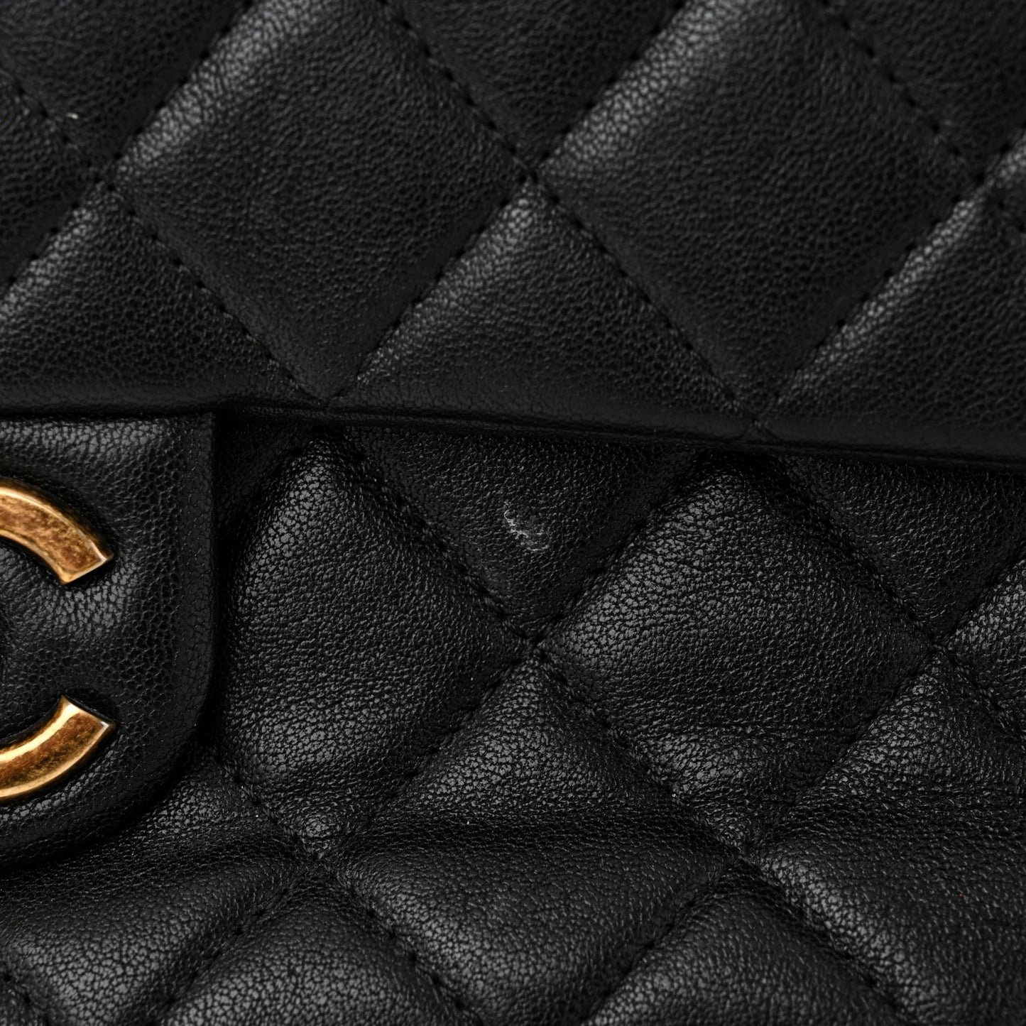 Shiny Sheepskin Quilted Large Trapezio Flap Black