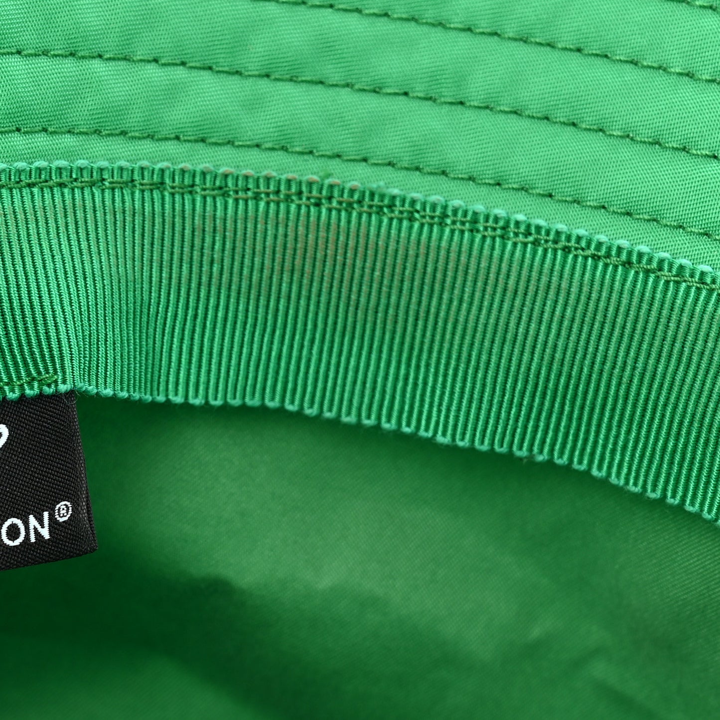 Re-Nylon Triangle Womens Bucket Hat M Menta