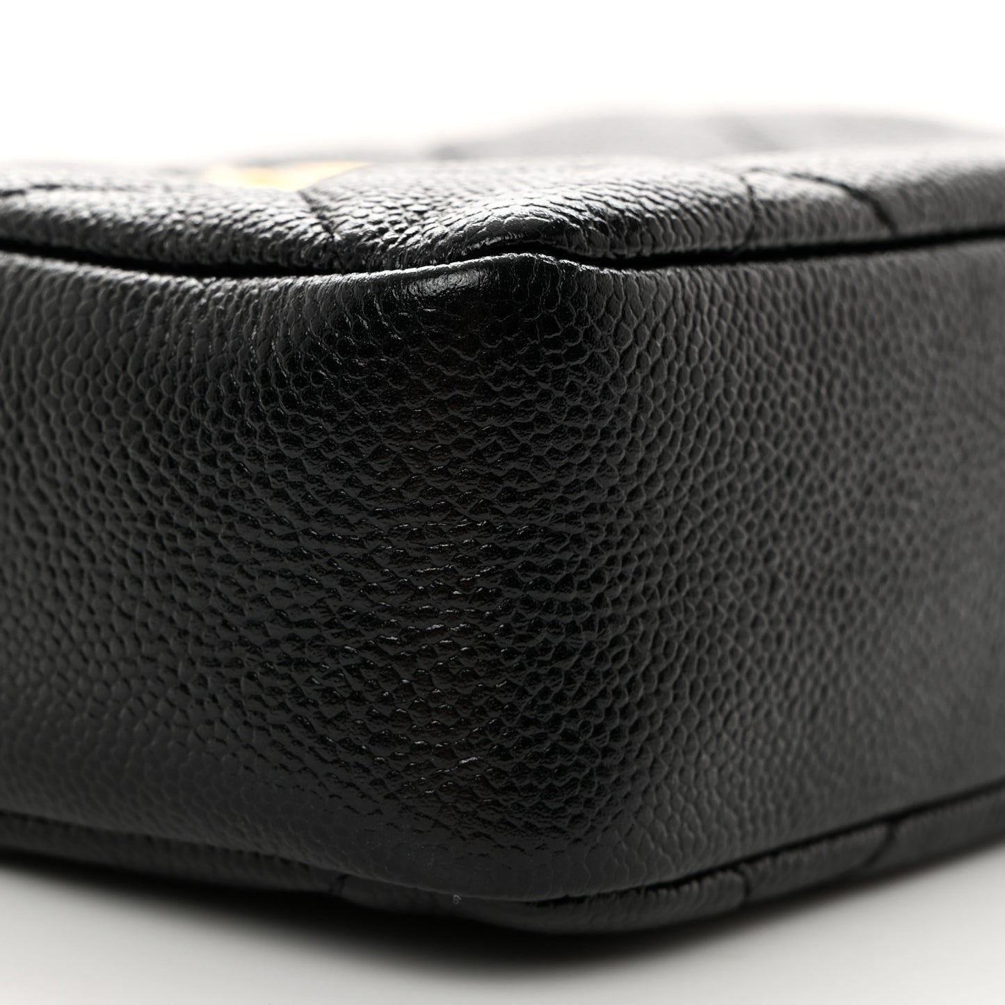 Shiny Caviar Quilted Chain Melody Camera Bag Black