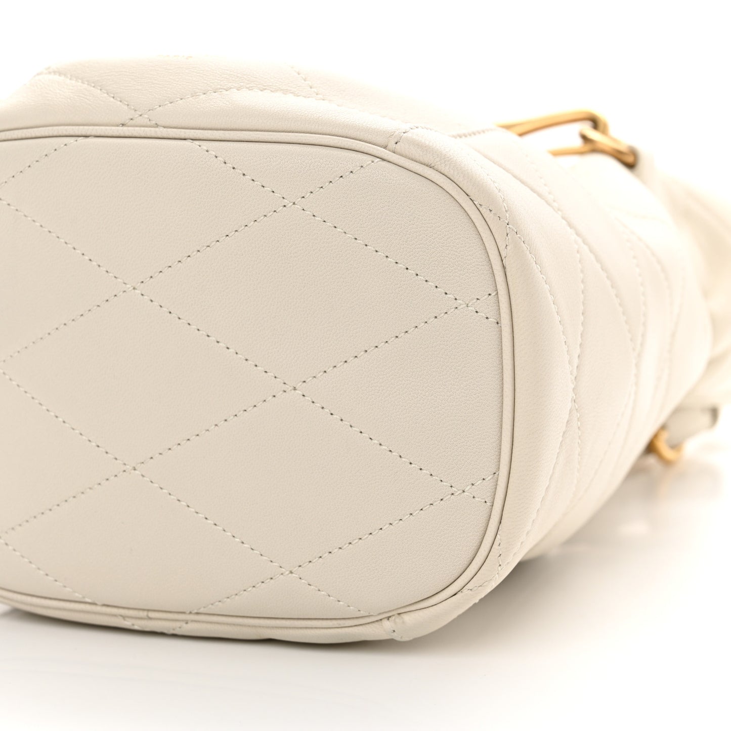 Lambskin Quilted Le Maillon Bucket Bag Crema Soft