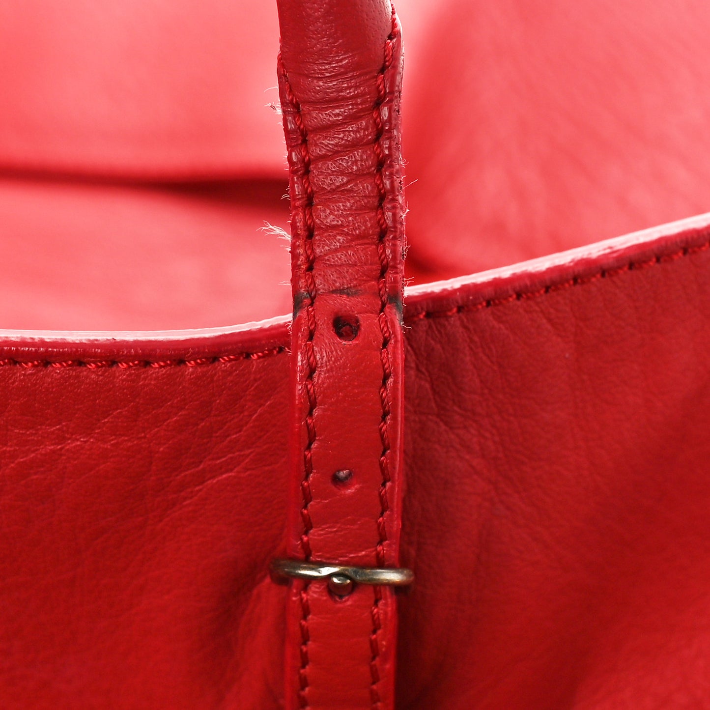 Veau Souple Papier A4 Zip Around Tote Rouge