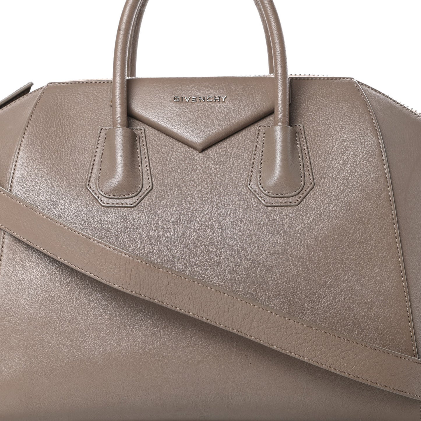Sugar Goatskin Medium Antigona Sand