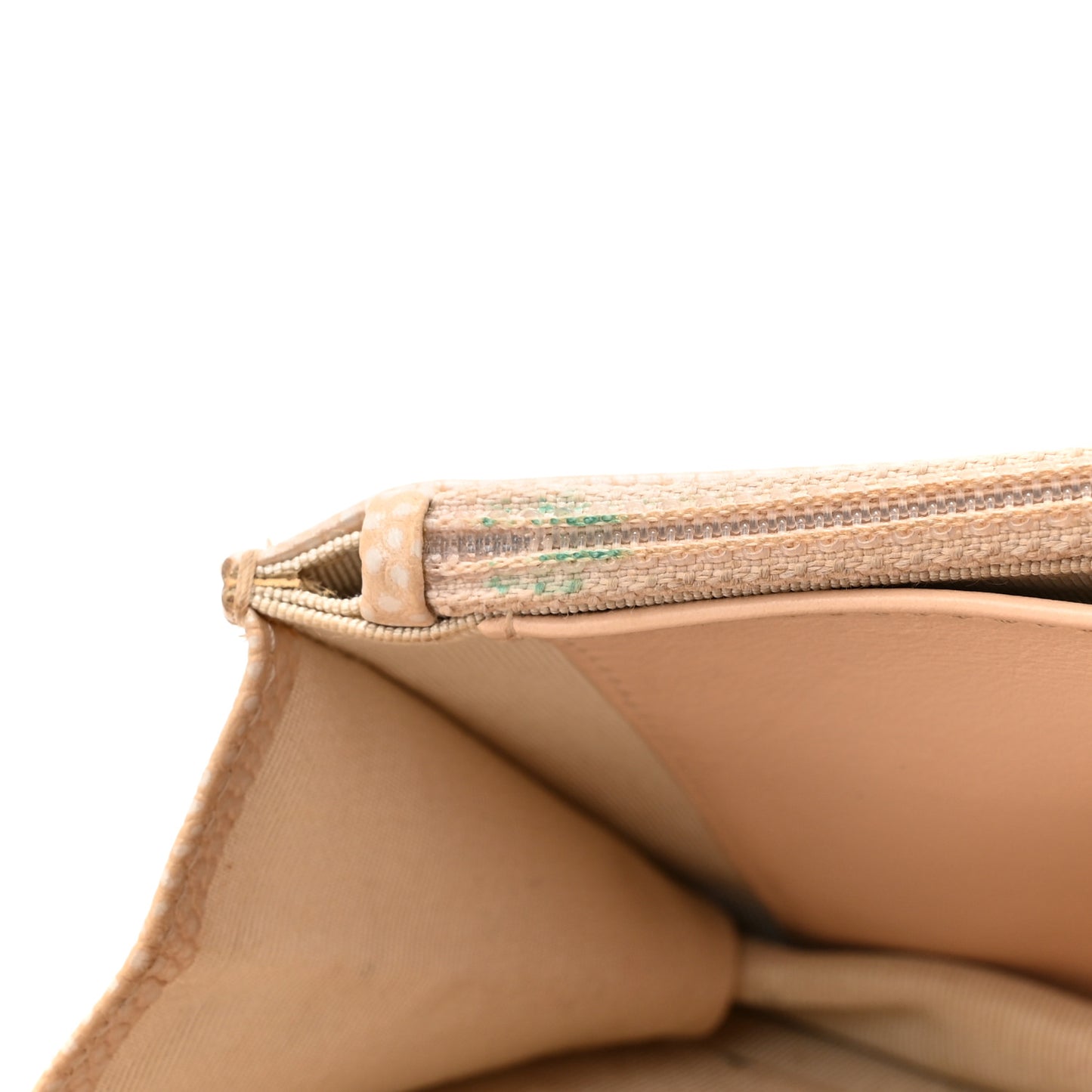 Pearly Caviar Quilted Wallet On Chain WOC Beige