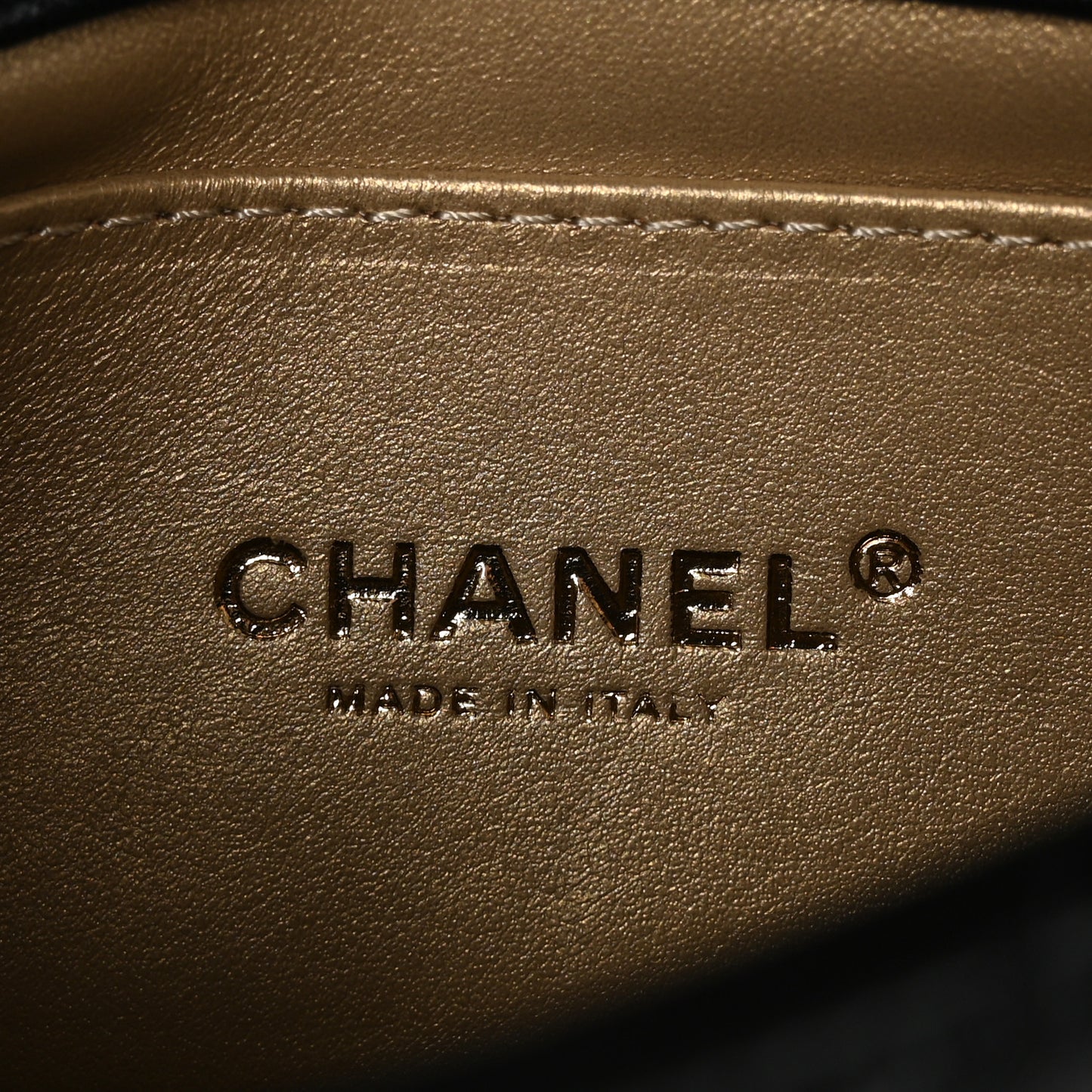 Shiny Lambskin Quilted Mini Pearl Logo Flap Black