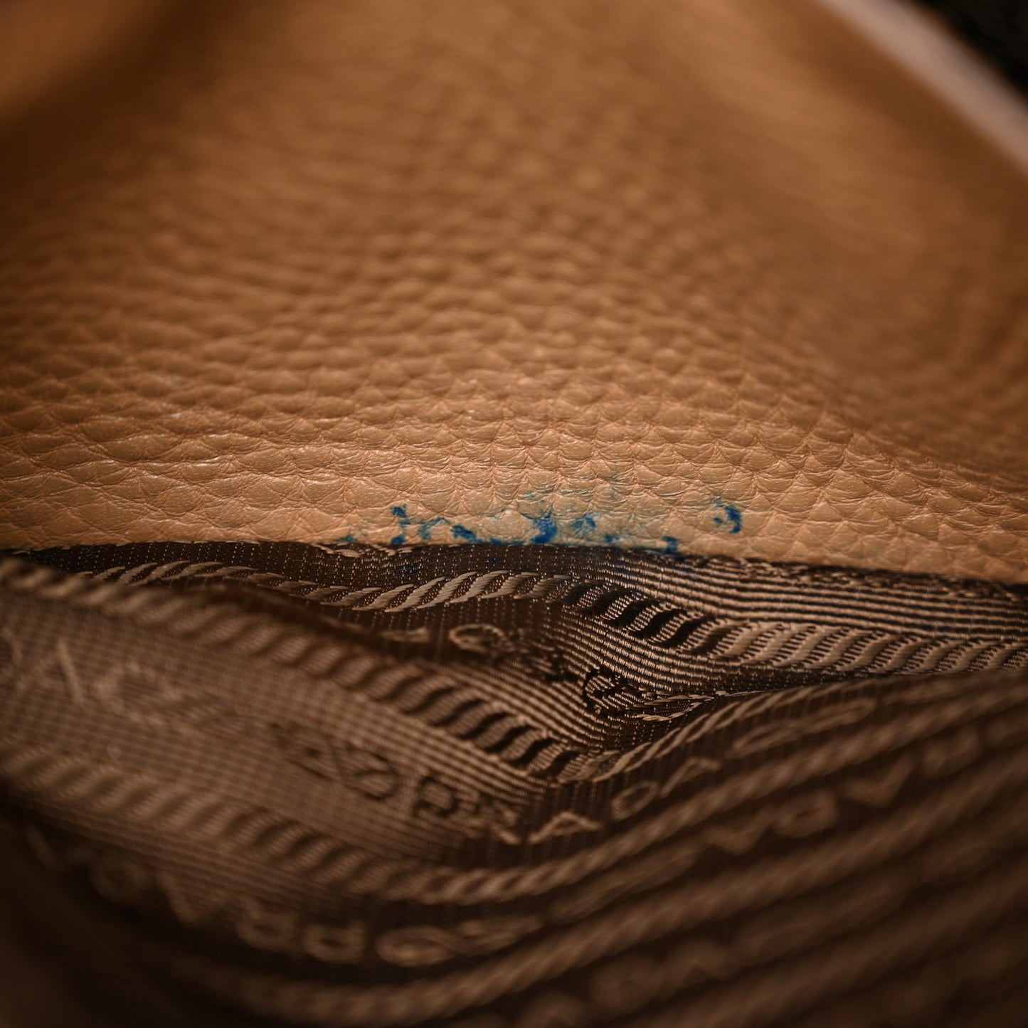 Vitello Daino Side Pocket Shoulder Bag Tote Sesamo