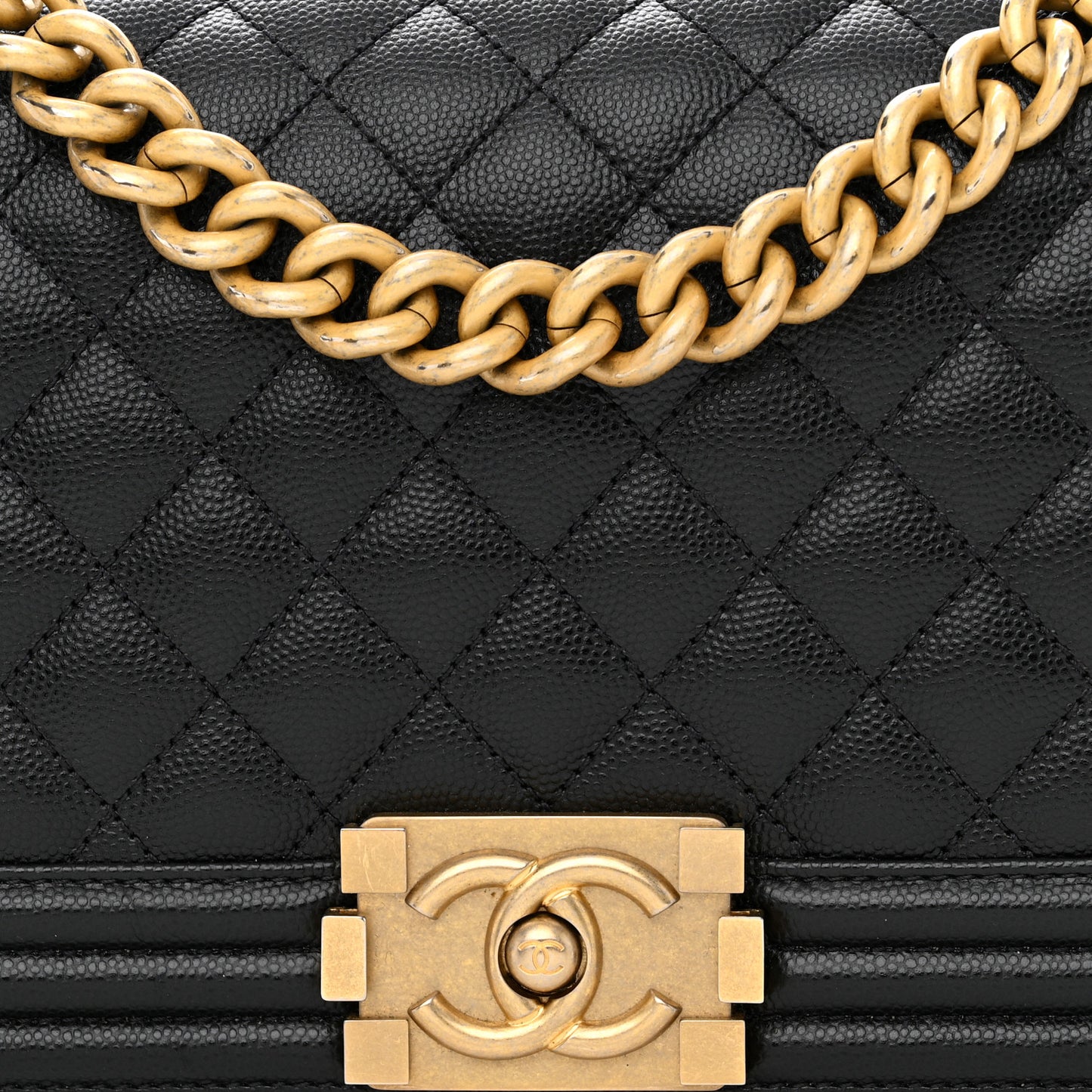 Caviar Quilted Medium Boy Flap Black