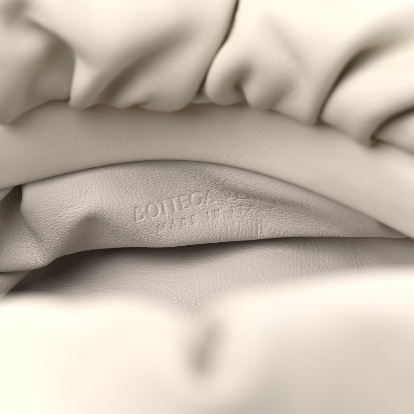 Calfskin The Pouch Chain Plaster
