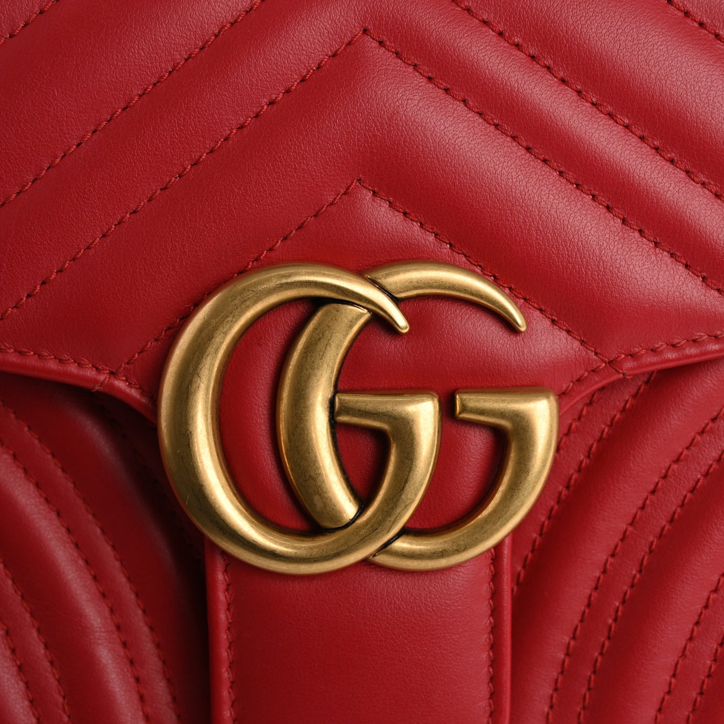 Calfskin Matelasse Small GG Marmont Shoulder Bag Hibiscus Red