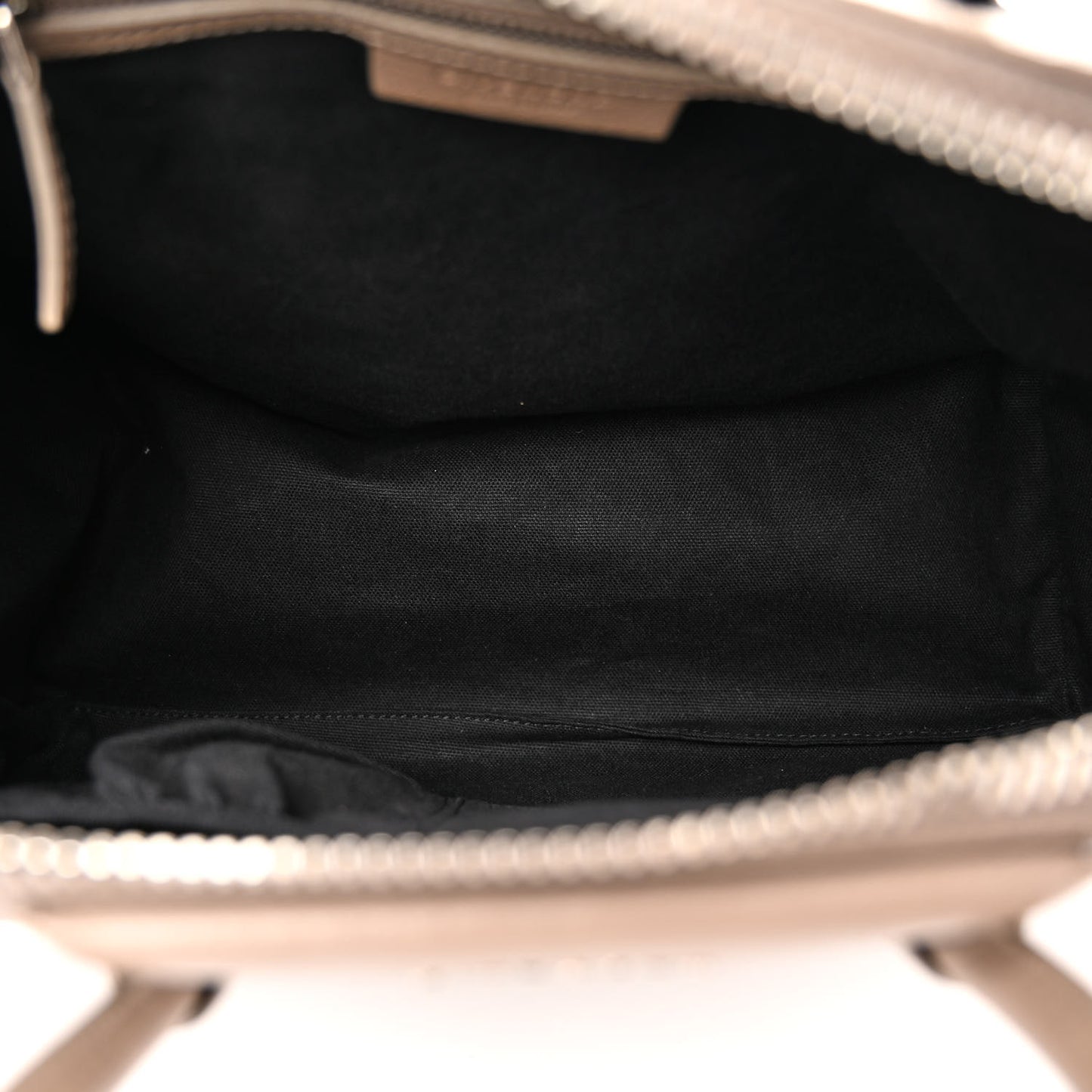 Sugar Goatskin Medium Antigona Sand