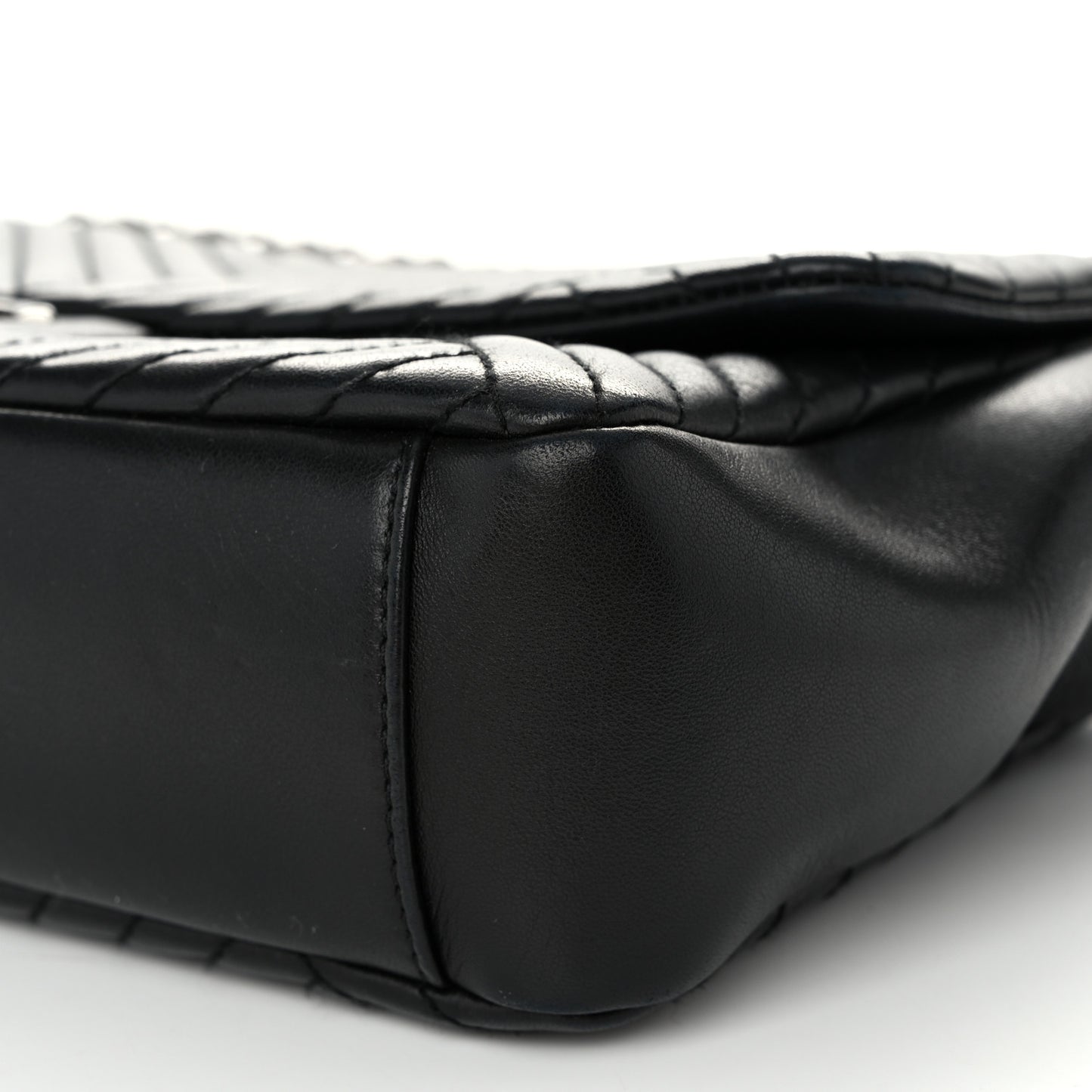 Lambskin Quilted Large CC Crossing Flap Black