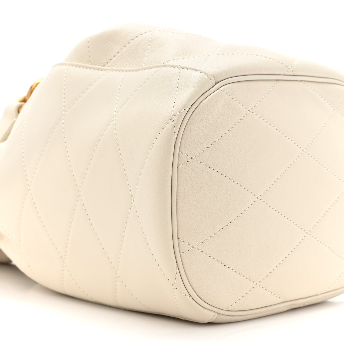 Lambskin Quilted Le Maillon Bucket Bag Crema Soft