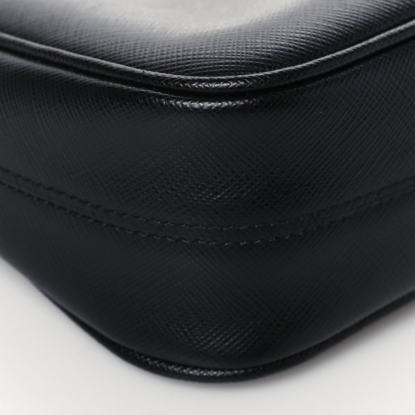 Saffiano Lux Re-Edition 2005 Shoulder Bag Black