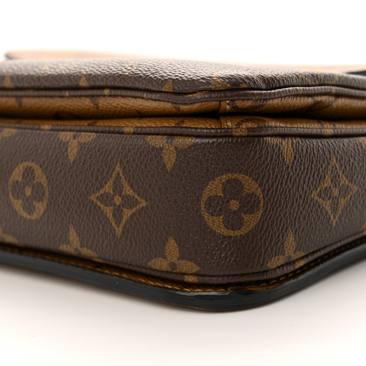 Reverse Monogram Pochette Metis
