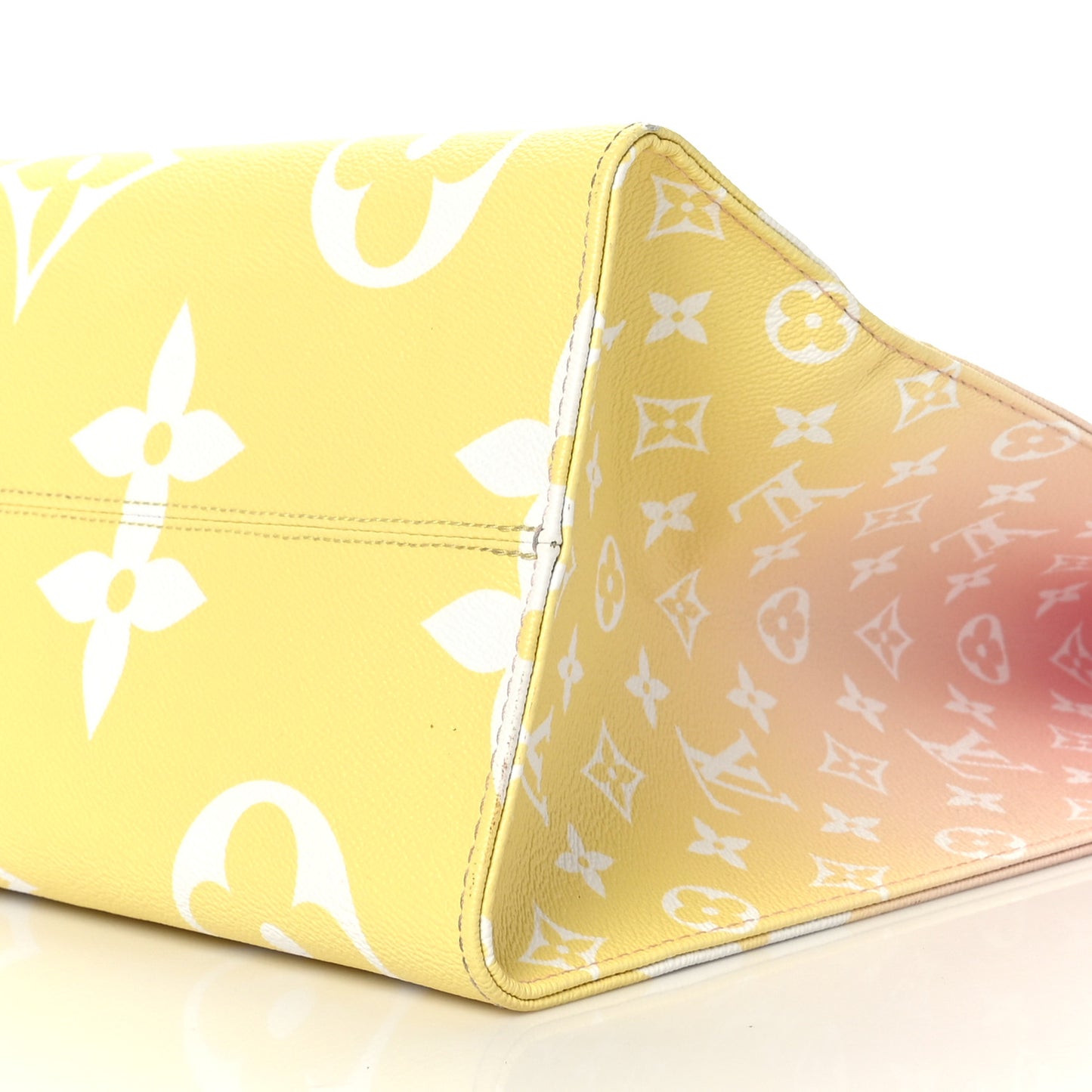 Monogram Giant By The Pool Onthego GM Light Pink
