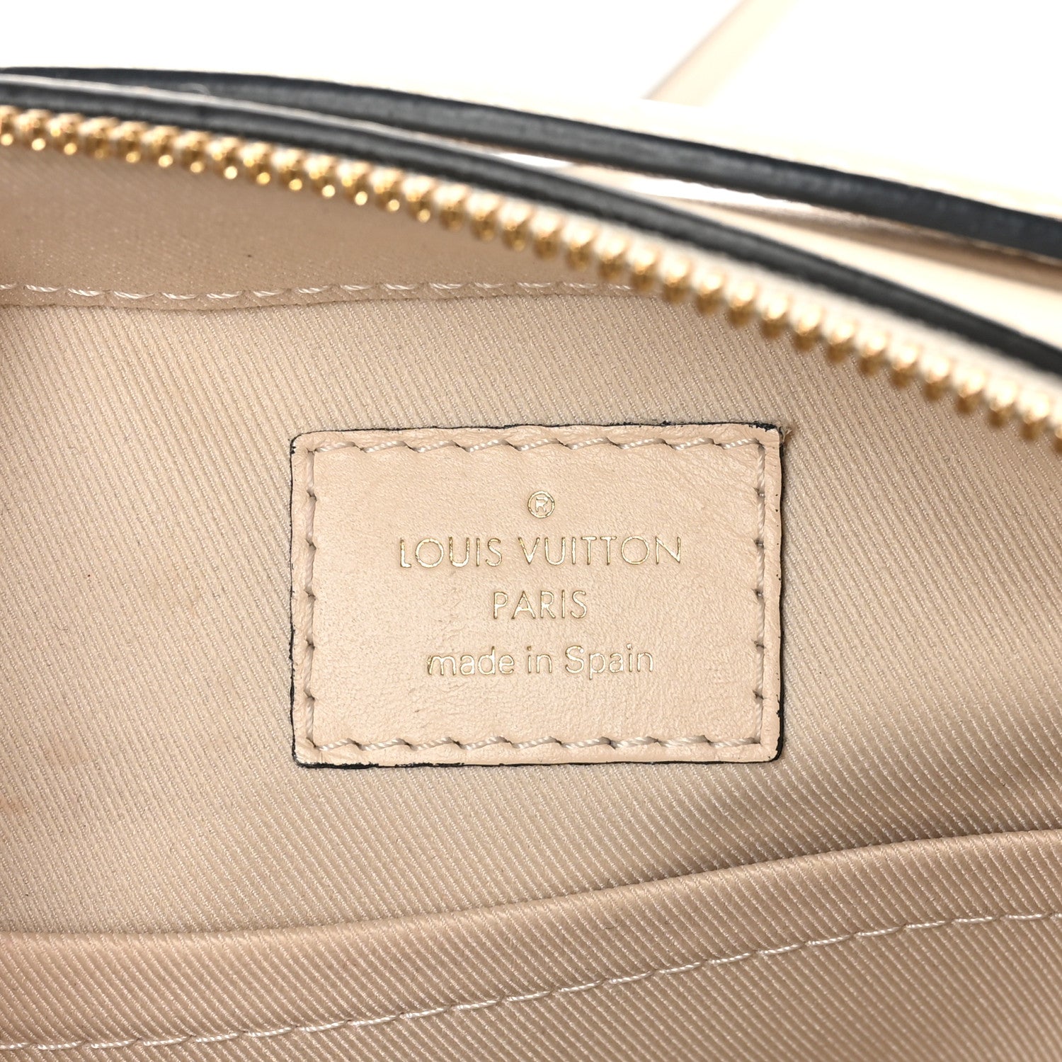 Louis Vuitton Monogram Saintonge Creme 5 of 9