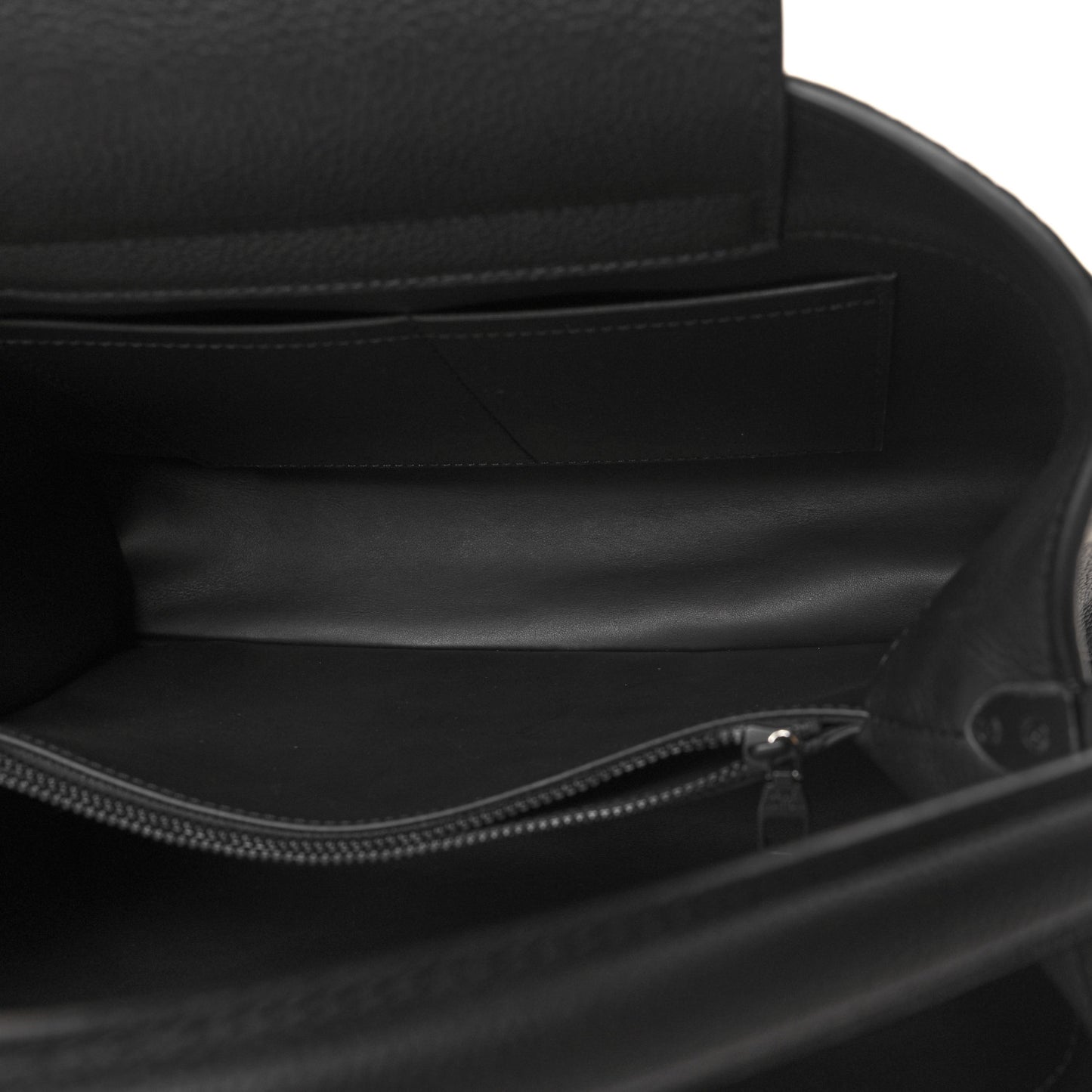 Taurillon Capucines GM Souple Matte Black