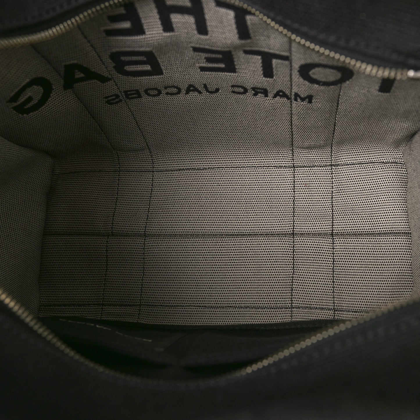 Jacquard Medium The Traveler Tote Bag Black