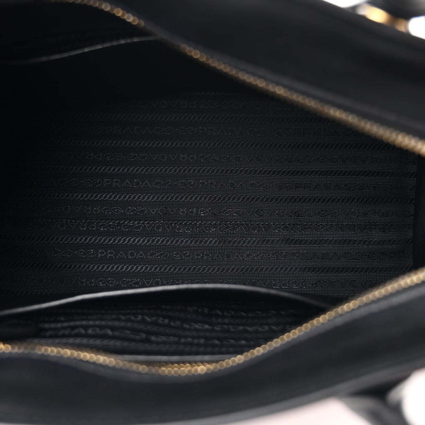 Saffiano City Calfskin Small Esplanade Tote Fuoco Black