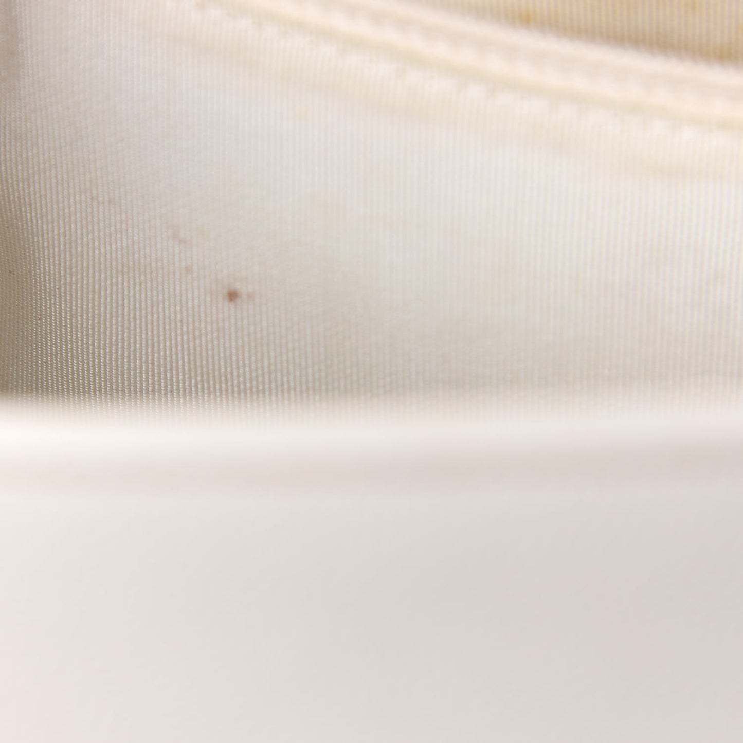 Caviar Quilted Medium Boy Flap Ivory