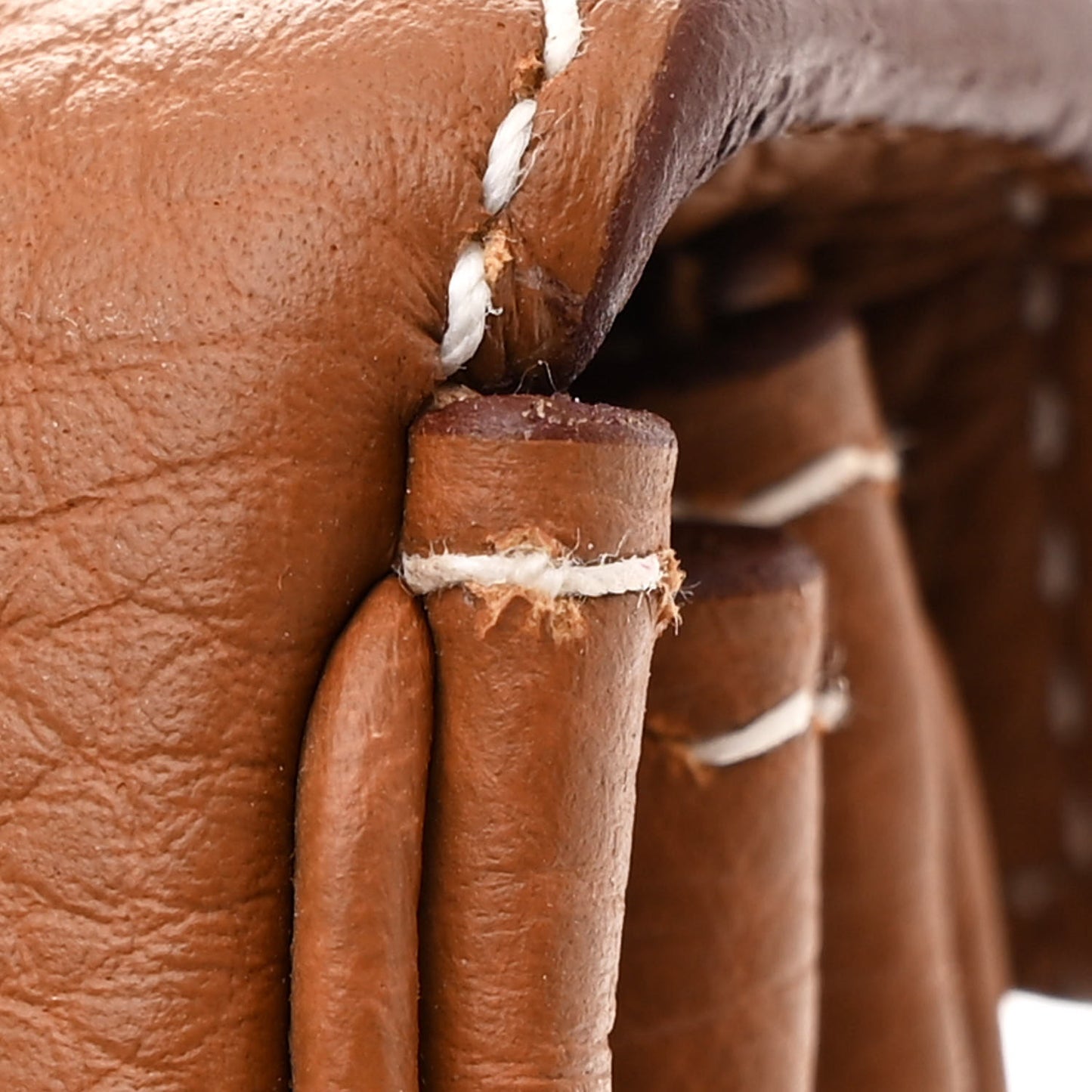 Togo Kelly Retourne 25 Gold