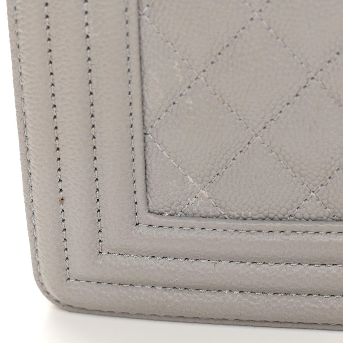 Caviar Quilted Medium Boy Flap Light Grey