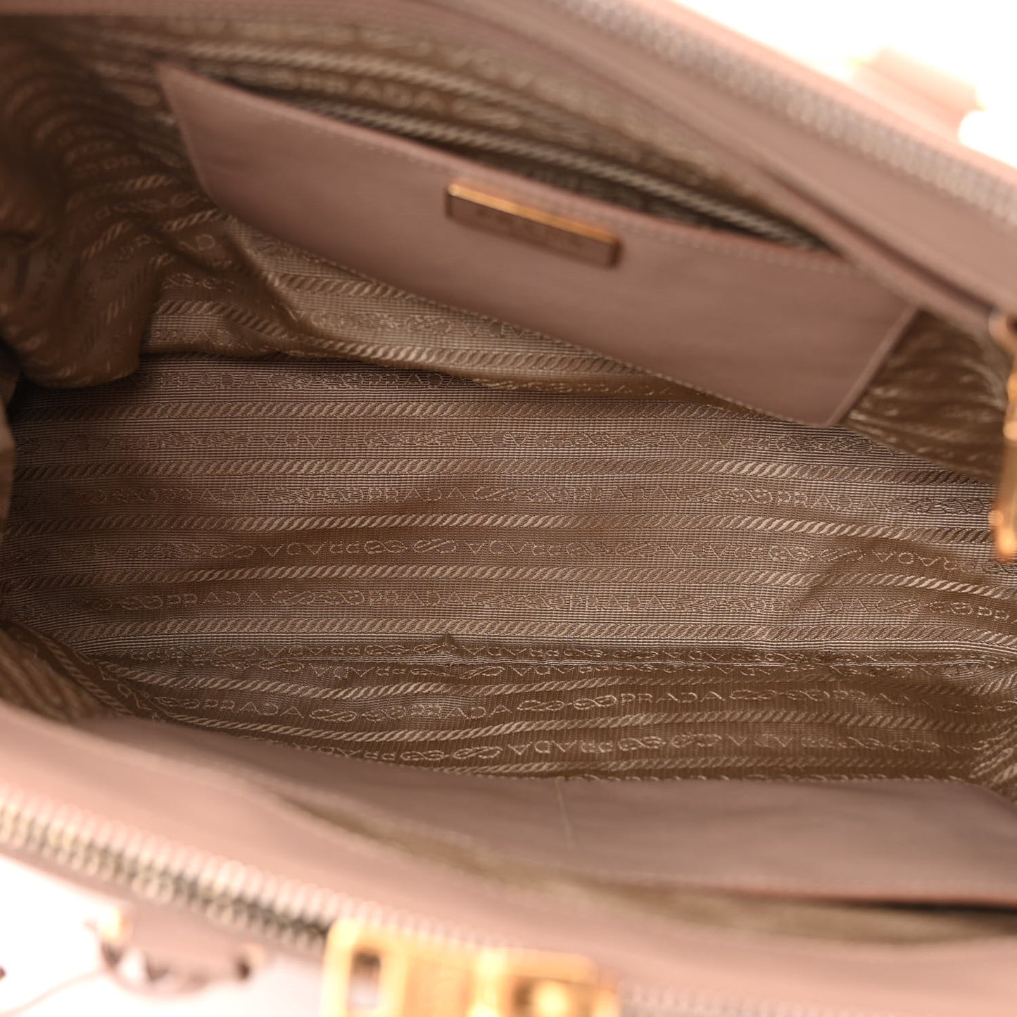 Saffiano Medium Galleria Double Zip Tote Cammeo
