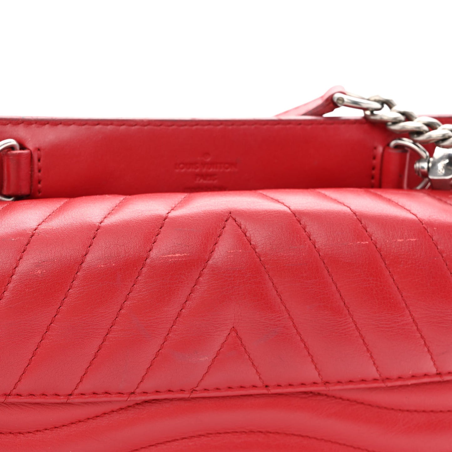 Calfskin New Wave Chain PM Ecarlate